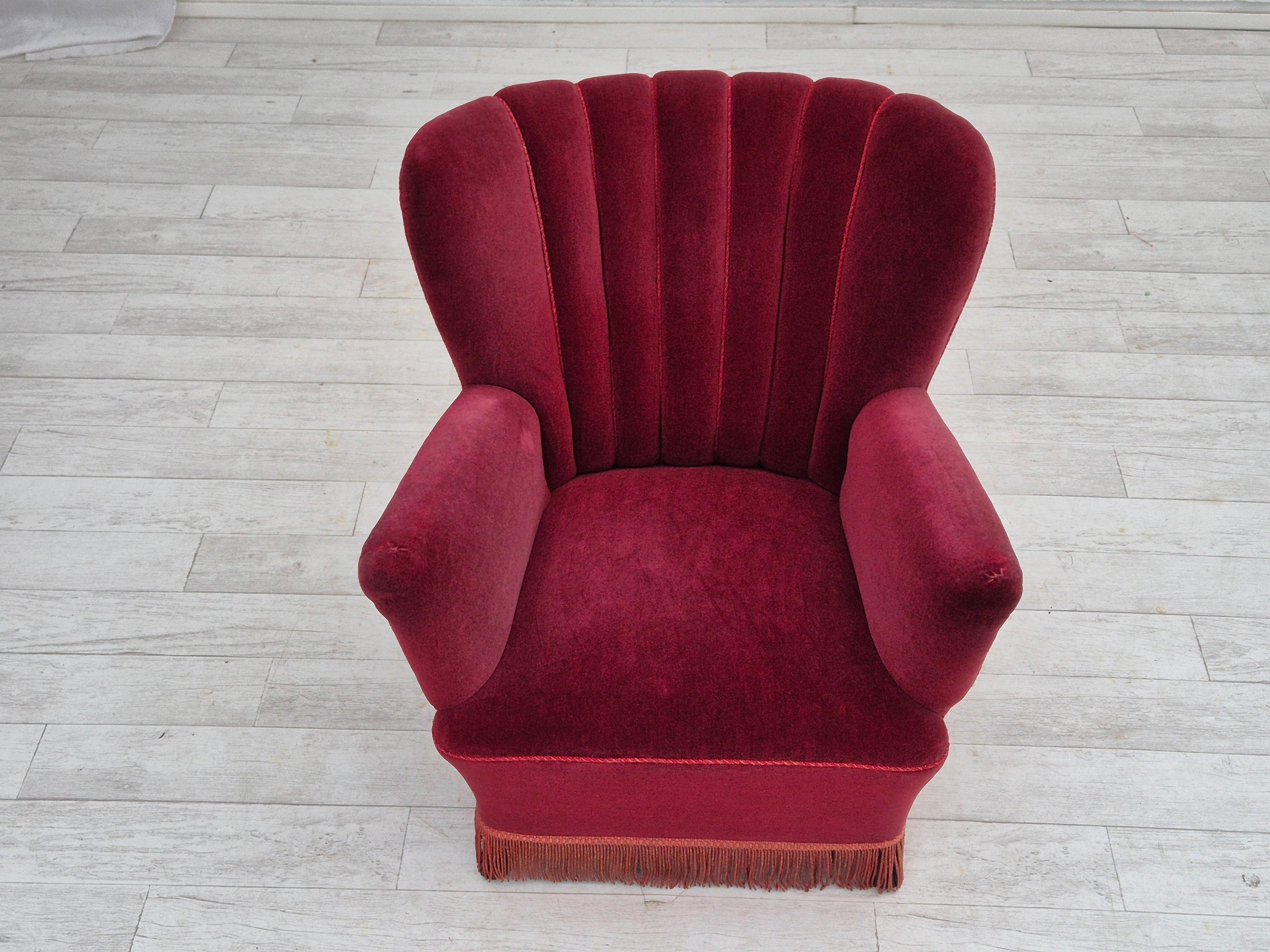 Dänischer Sessel, originaler Zustand, 1960er Jahre, Kirschbaumholzrot, Samt. (Skandinavische Moderne) im Angebot