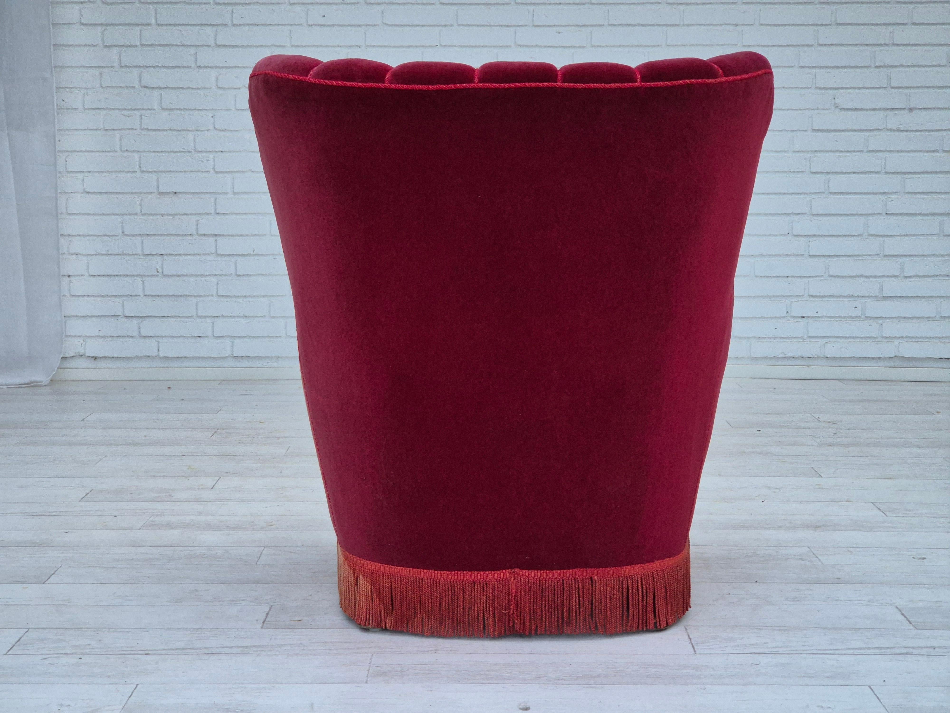 Dänischer Sessel, originaler Zustand, 1960er Jahre, Kirschbaumholzrot, Samt. im Angebot 1