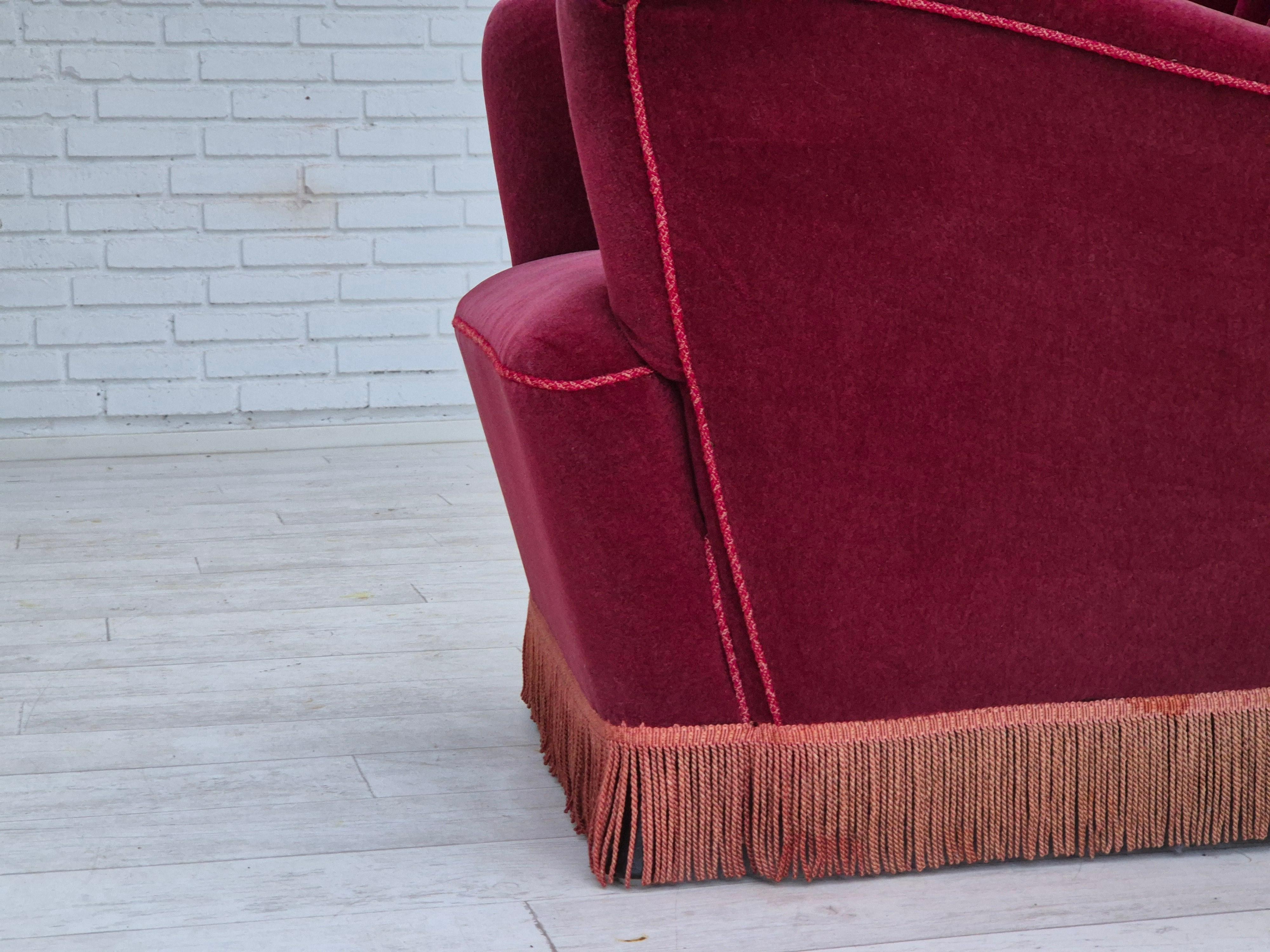 Dänischer Sessel, originaler Zustand, 1960er Jahre, Kirschbaumholzrot, Samt. im Angebot 4