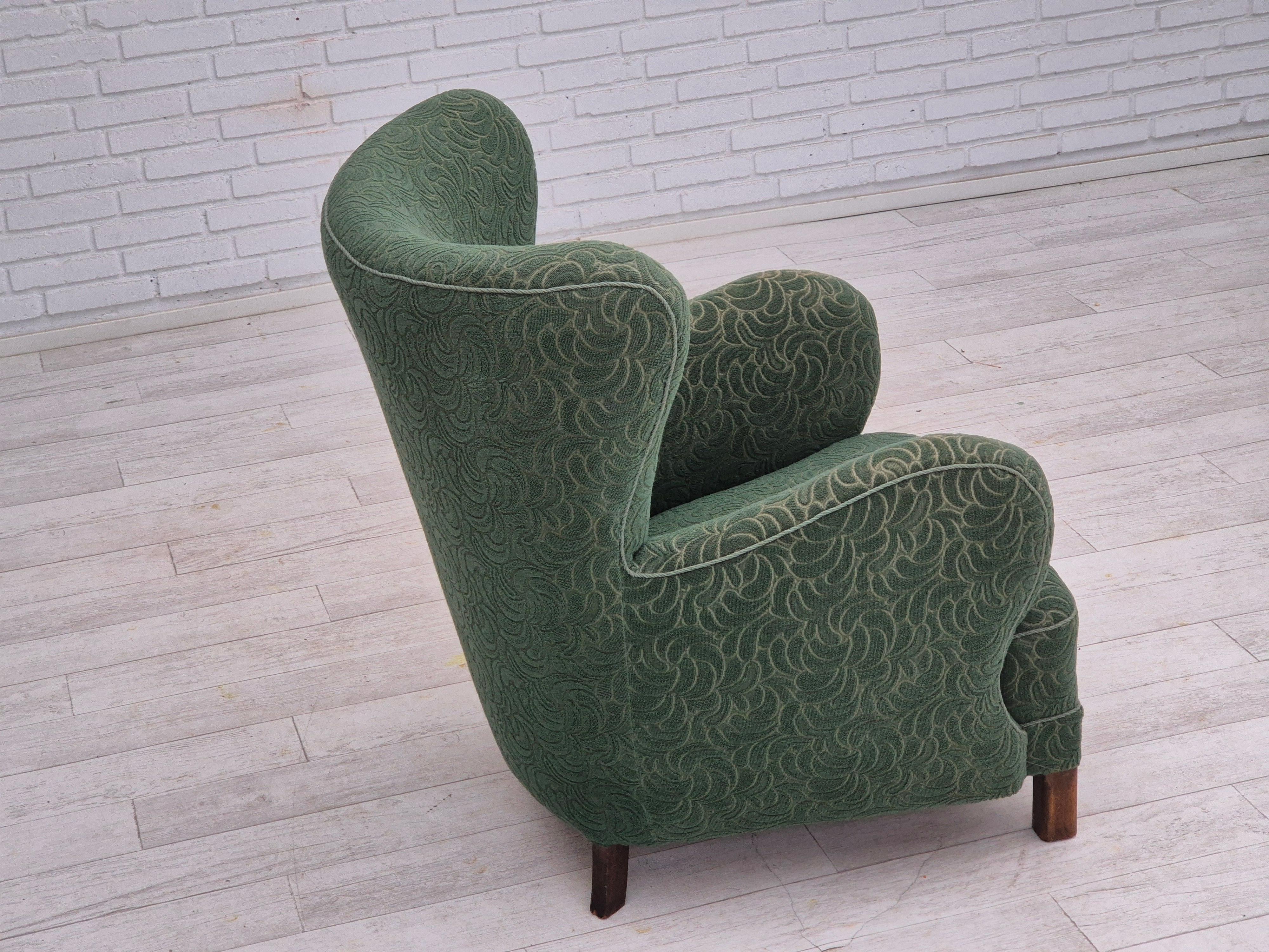 Años 60, sillón danés, estado original, muebles de tela, patas de madera de haya. en Bueno estado para la venta en Tarm, 82