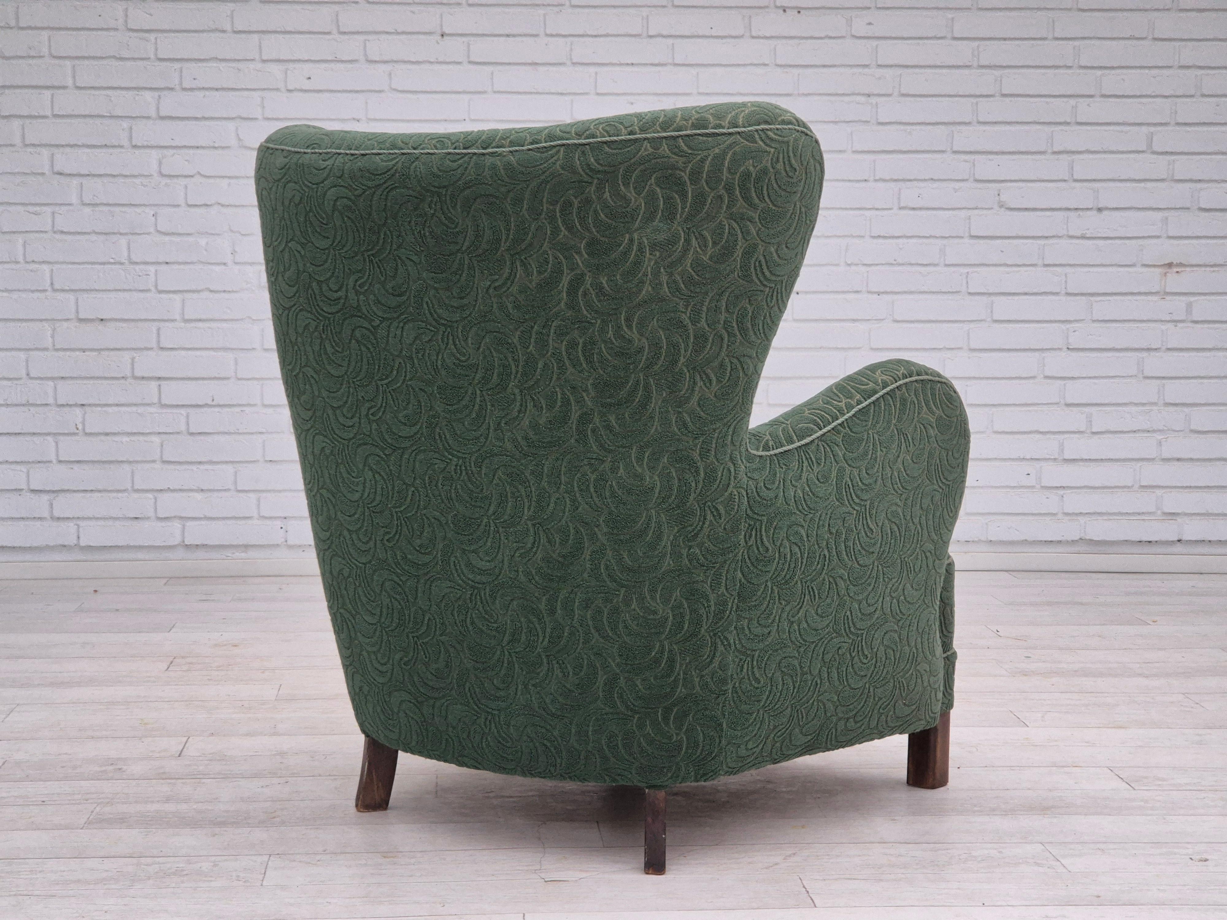 Años 60, sillón danés, estado original, muebles de tela, patas de madera de haya. mediados del siglo XX en venta