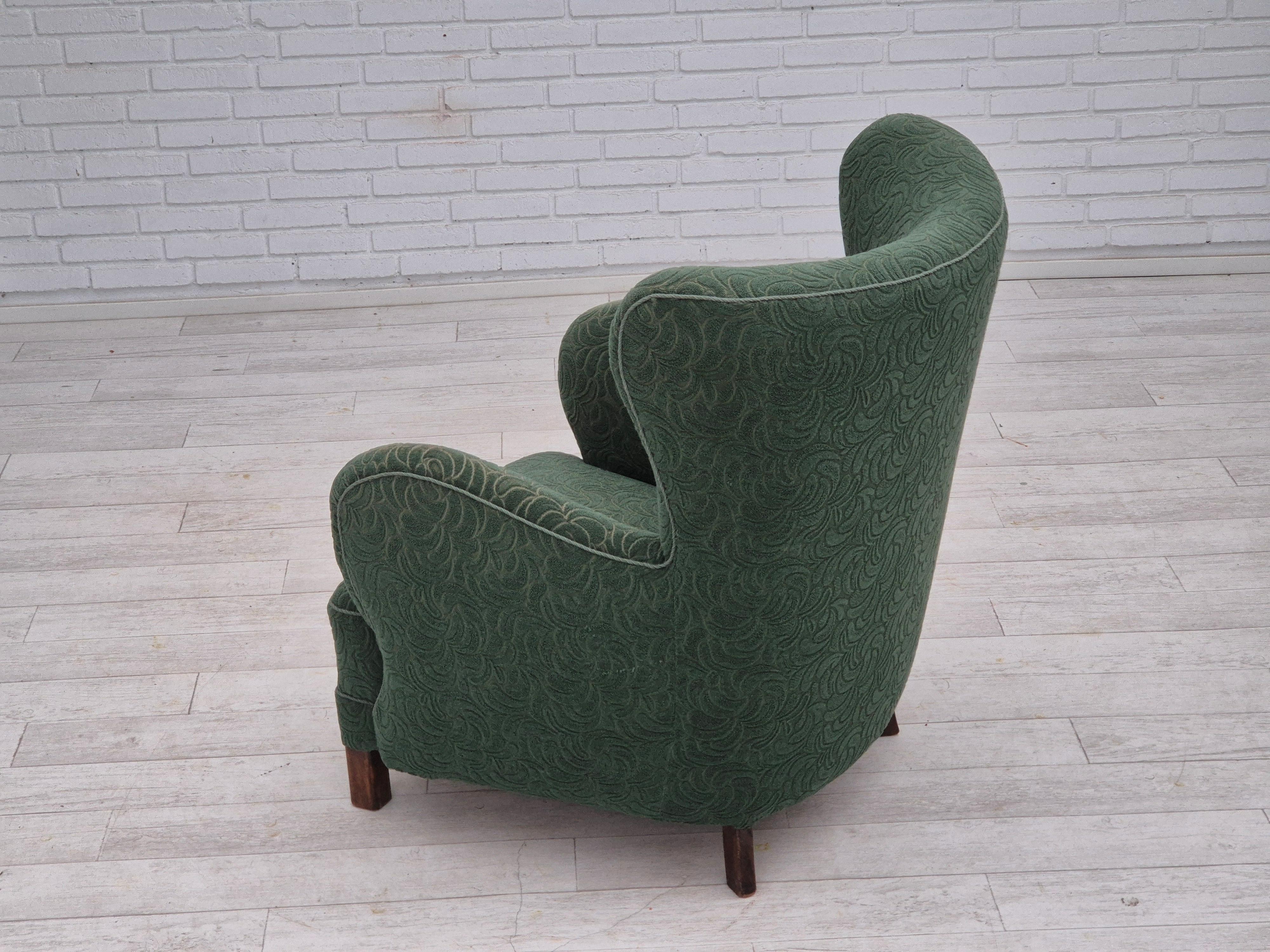 Años 60, sillón danés, estado original, muebles de tela, patas de madera de haya. en venta 1