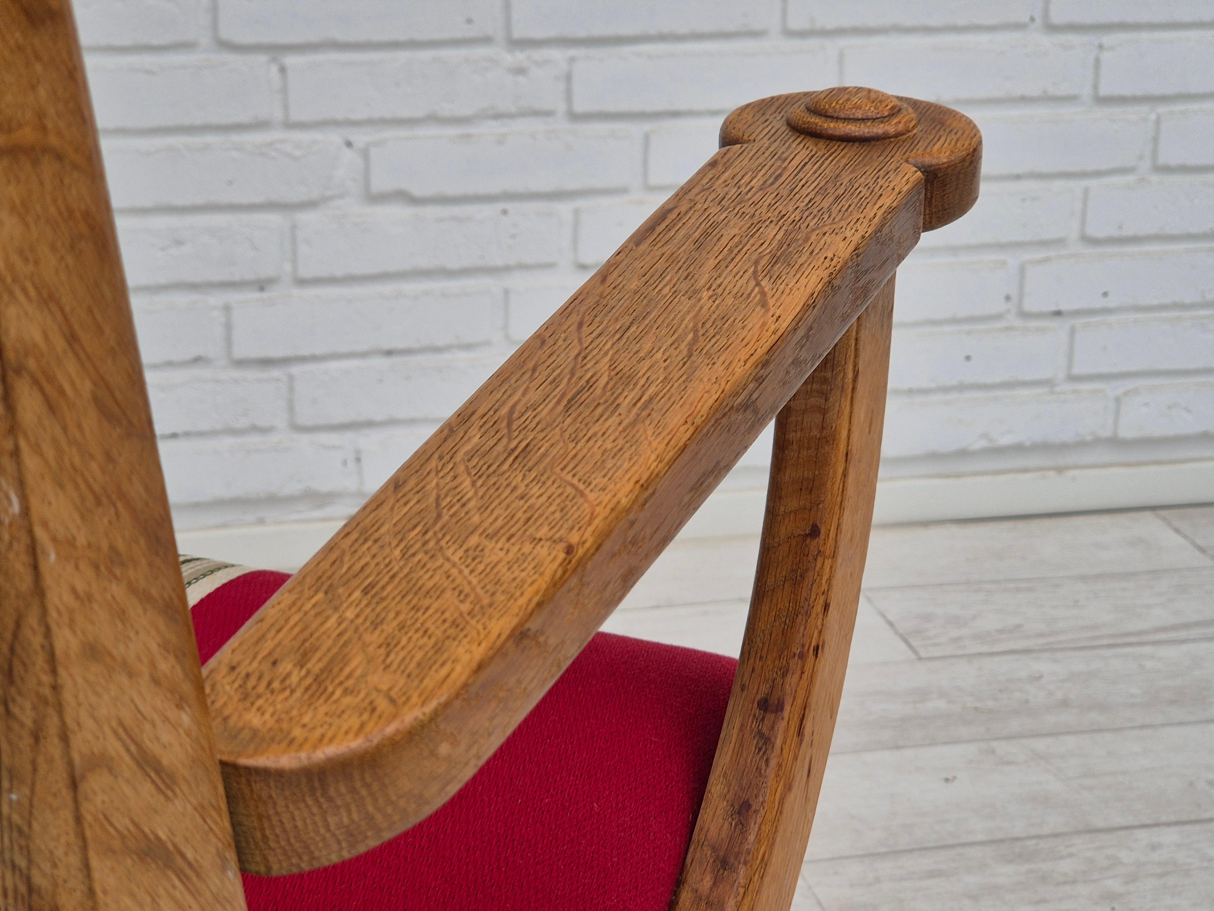 1960er Jahre, Dänischer Sessel, Originalzustand, Möbelwolle, Eichenholz. im Angebot 7