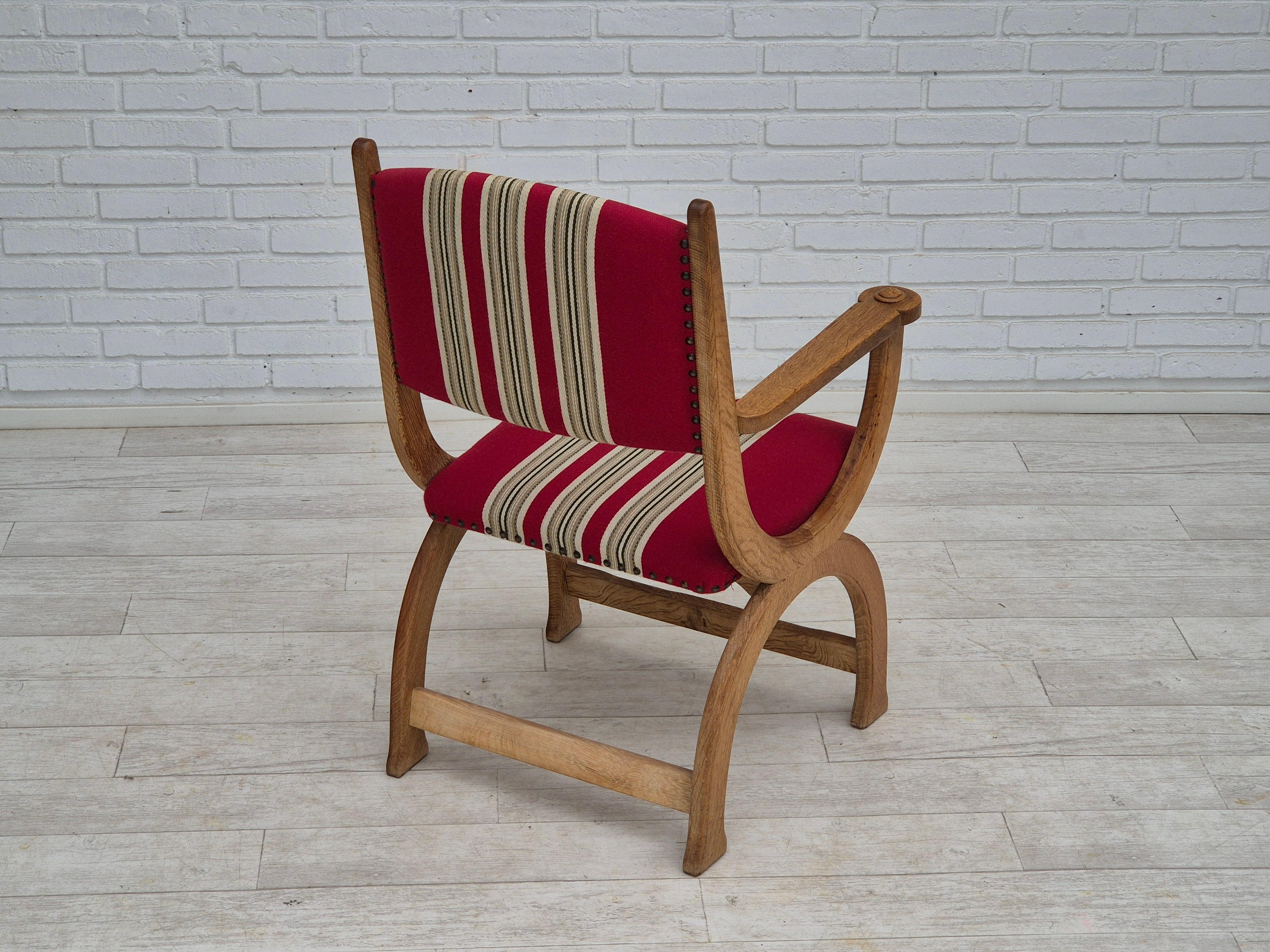 1960er Jahre, Dänischer Sessel, Originalzustand, Möbelwolle, Eichenholz. (Skandinavische Moderne) im Angebot