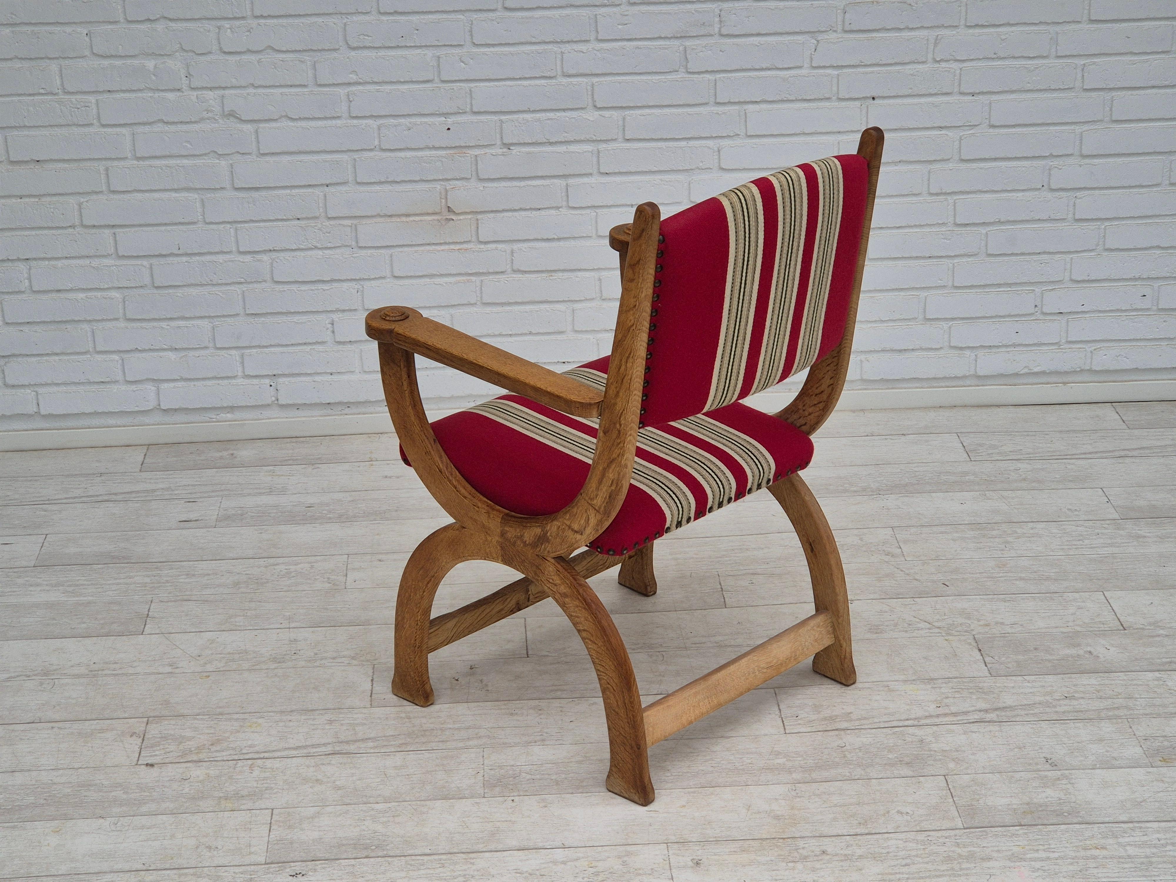 1960er Jahre, Dänischer Sessel, Originalzustand, Möbelwolle, Eichenholz. (Mitte des 20. Jahrhunderts) im Angebot