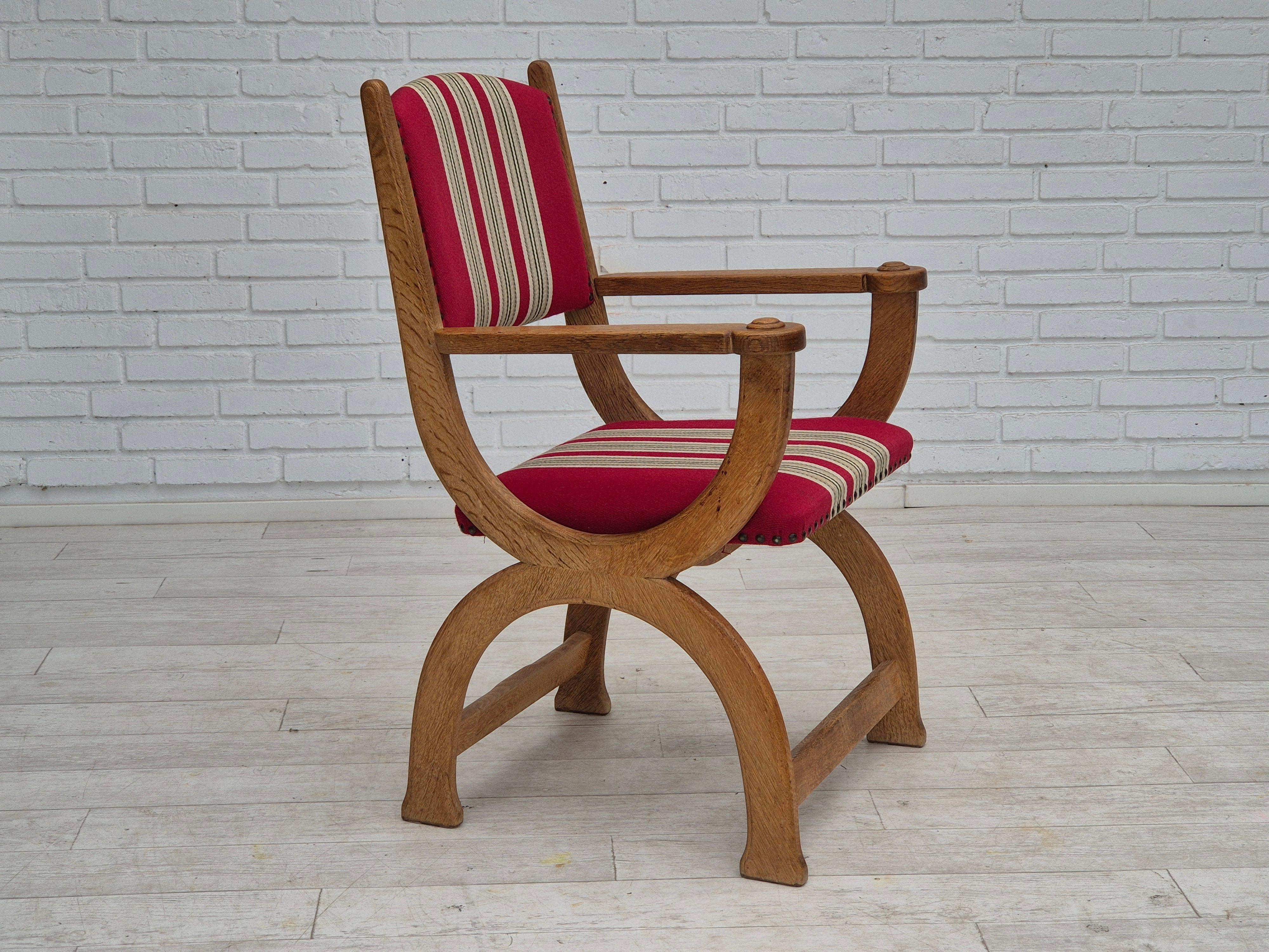 1960er Jahre, Dänischer Sessel, Originalzustand, Möbelwolle, Eichenholz. (Wolle) im Angebot