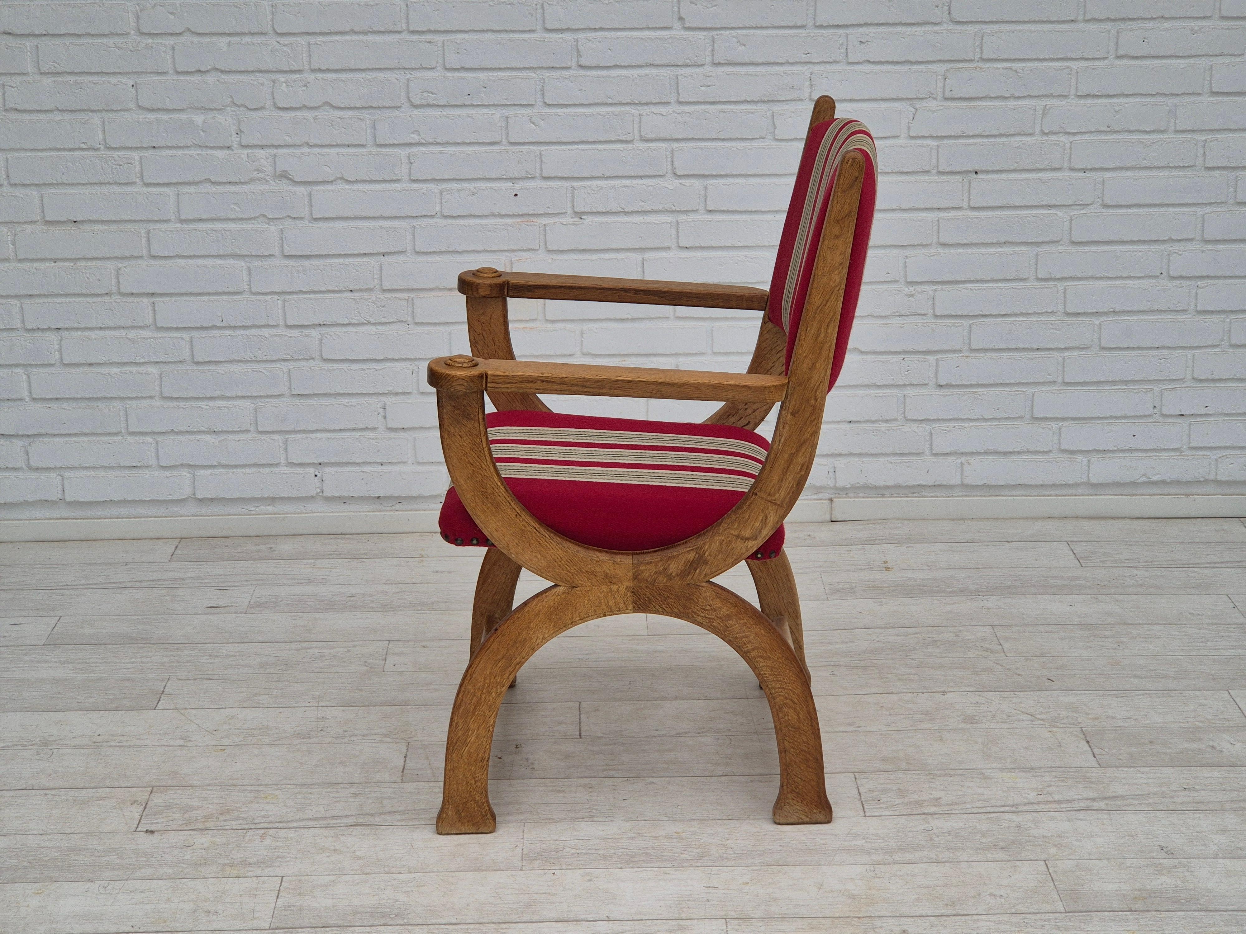 1960er Jahre, Dänischer Sessel, Originalzustand, Möbelwolle, Eichenholz. im Angebot 1