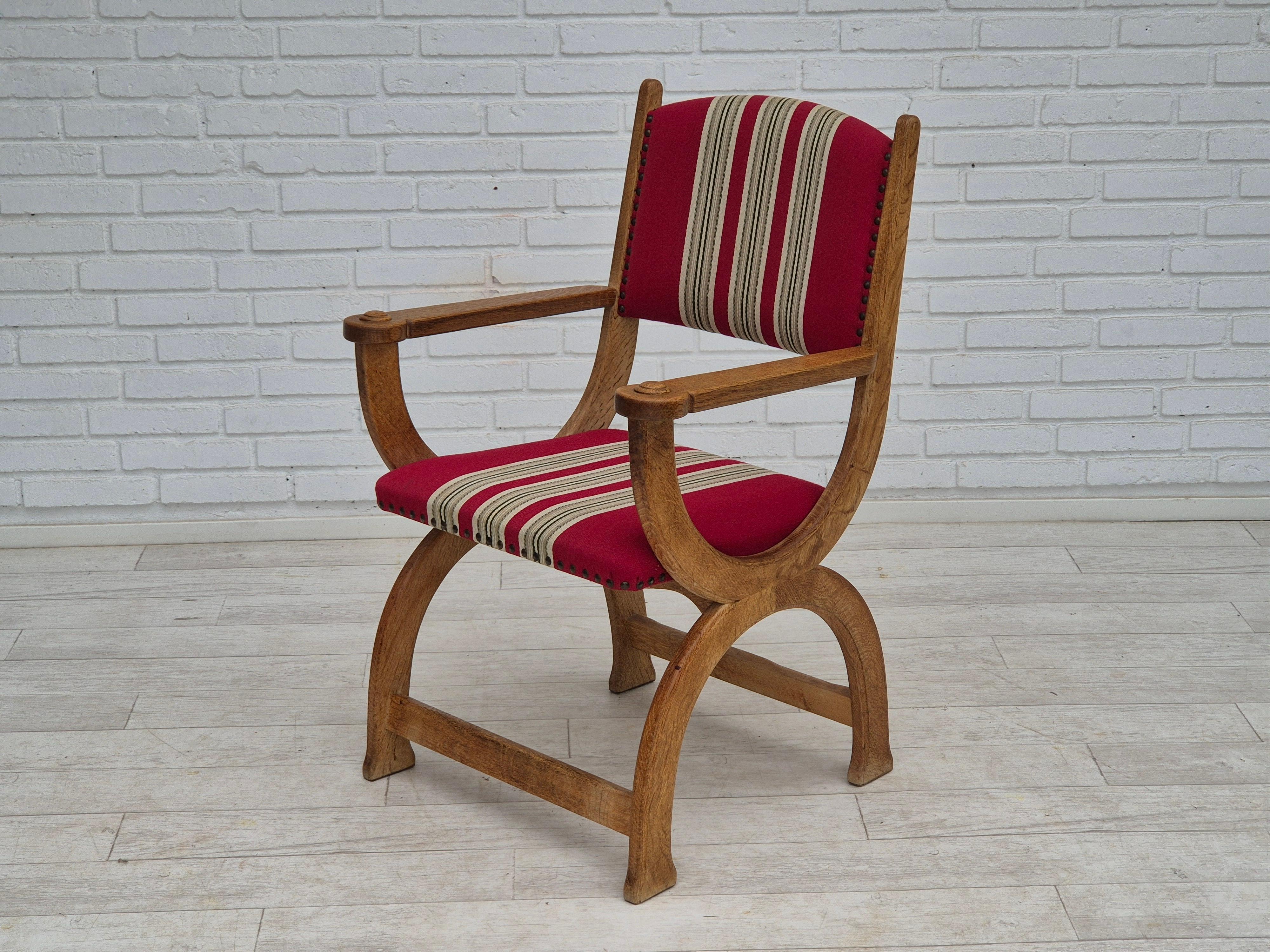1960er Jahre, Dänischer Sessel, Originalzustand, Möbelwolle, Eichenholz. im Angebot 2