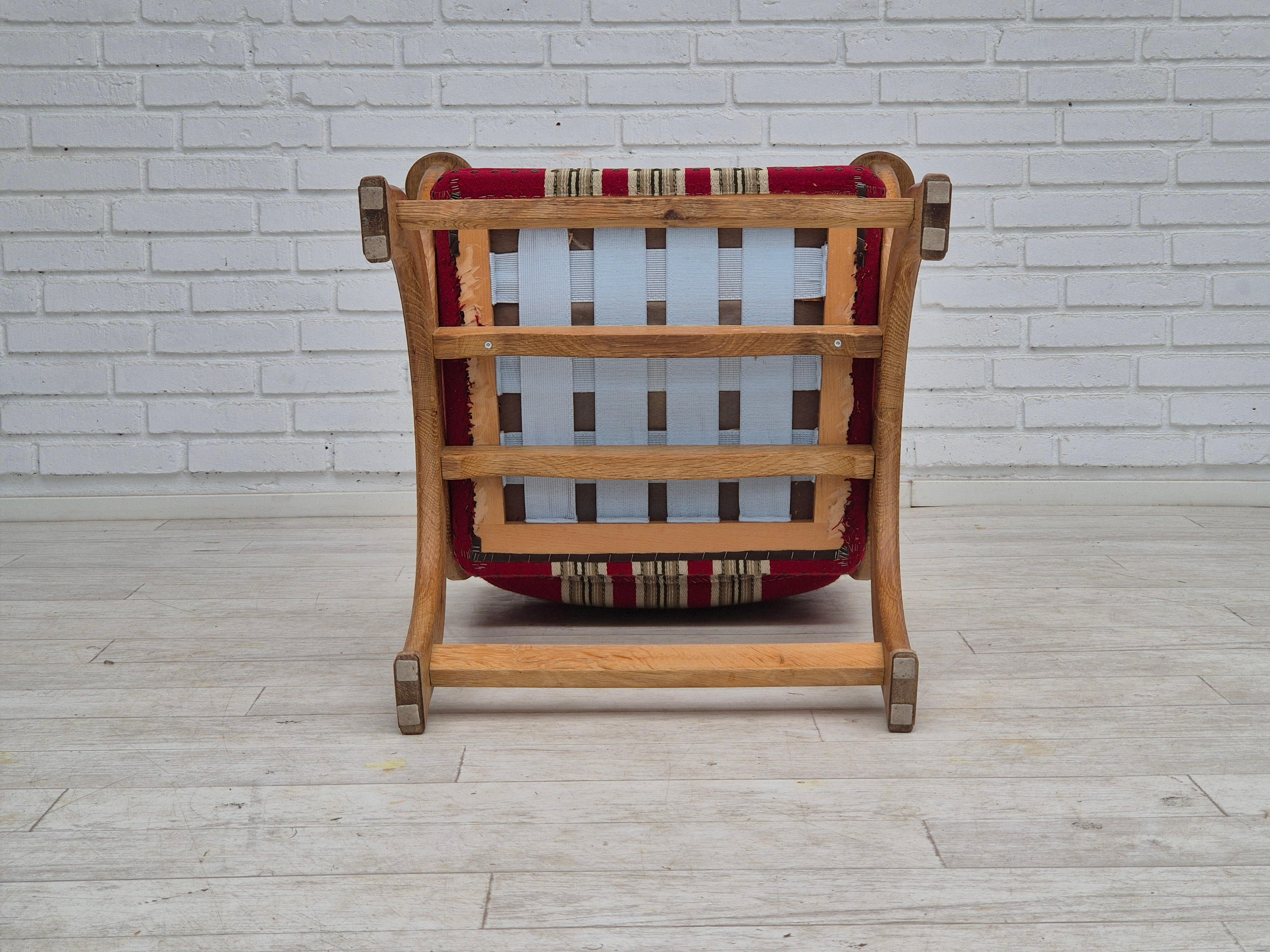 1960er Jahre, Dänischer Sessel, Originalzustand, Möbelwolle, Eichenholz. im Angebot 3