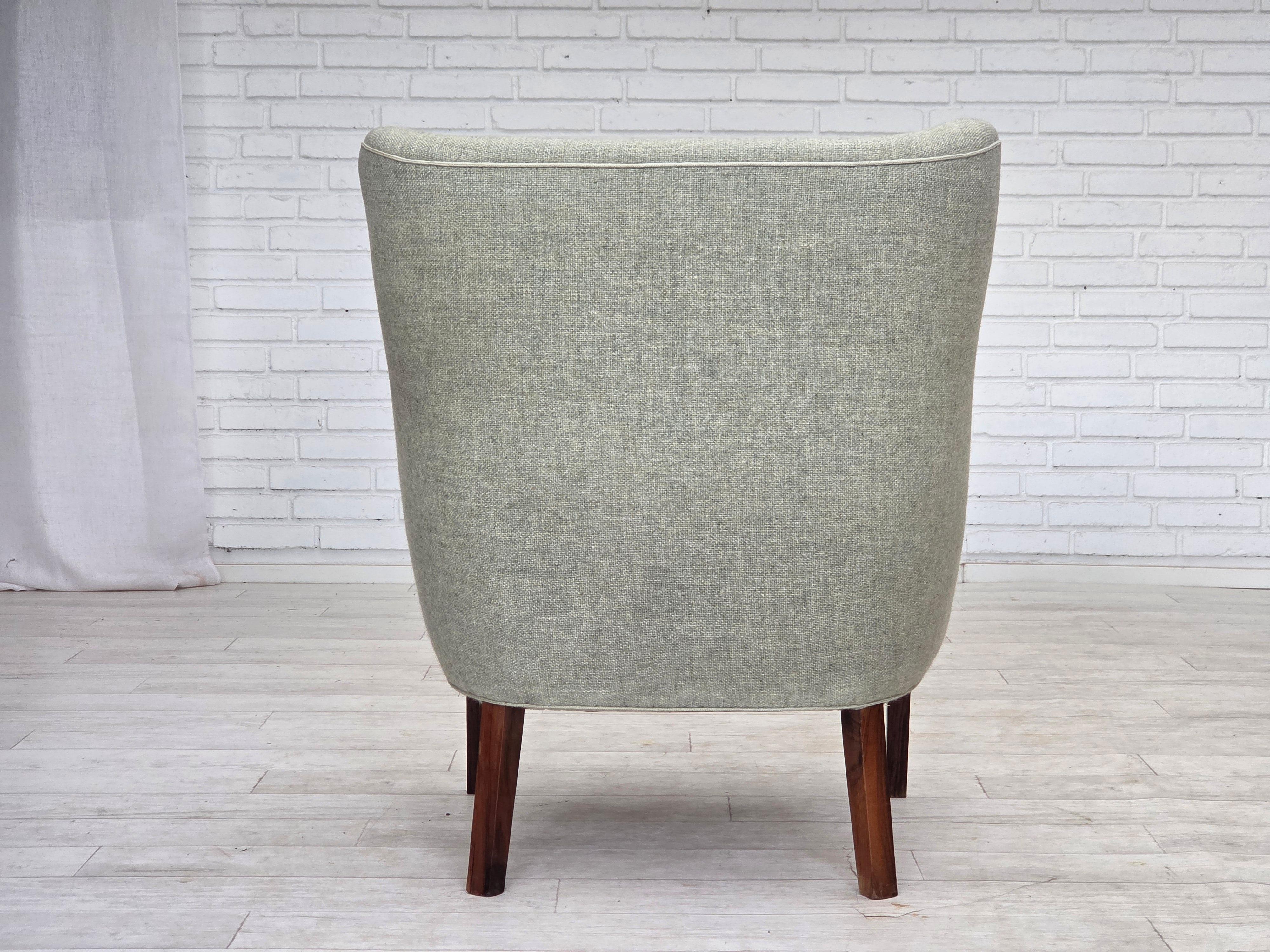 Fauteuil danois des années 1960, laine d'ameublement gris clair d'origine, bois de teck massif. en vente 5