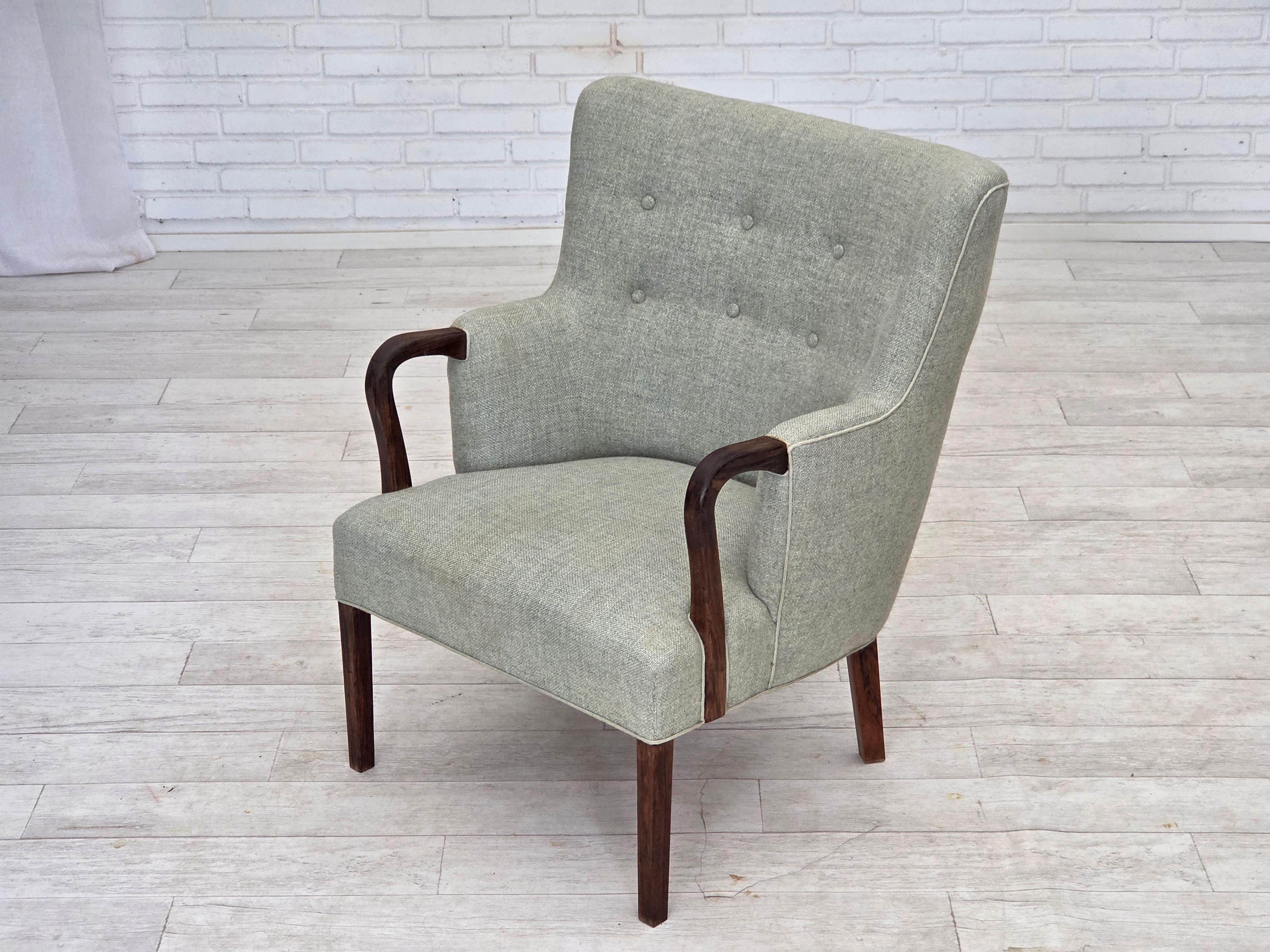Fauteuil danois des années 1960, laine d'ameublement gris clair d'origine, bois de teck massif. en vente 7