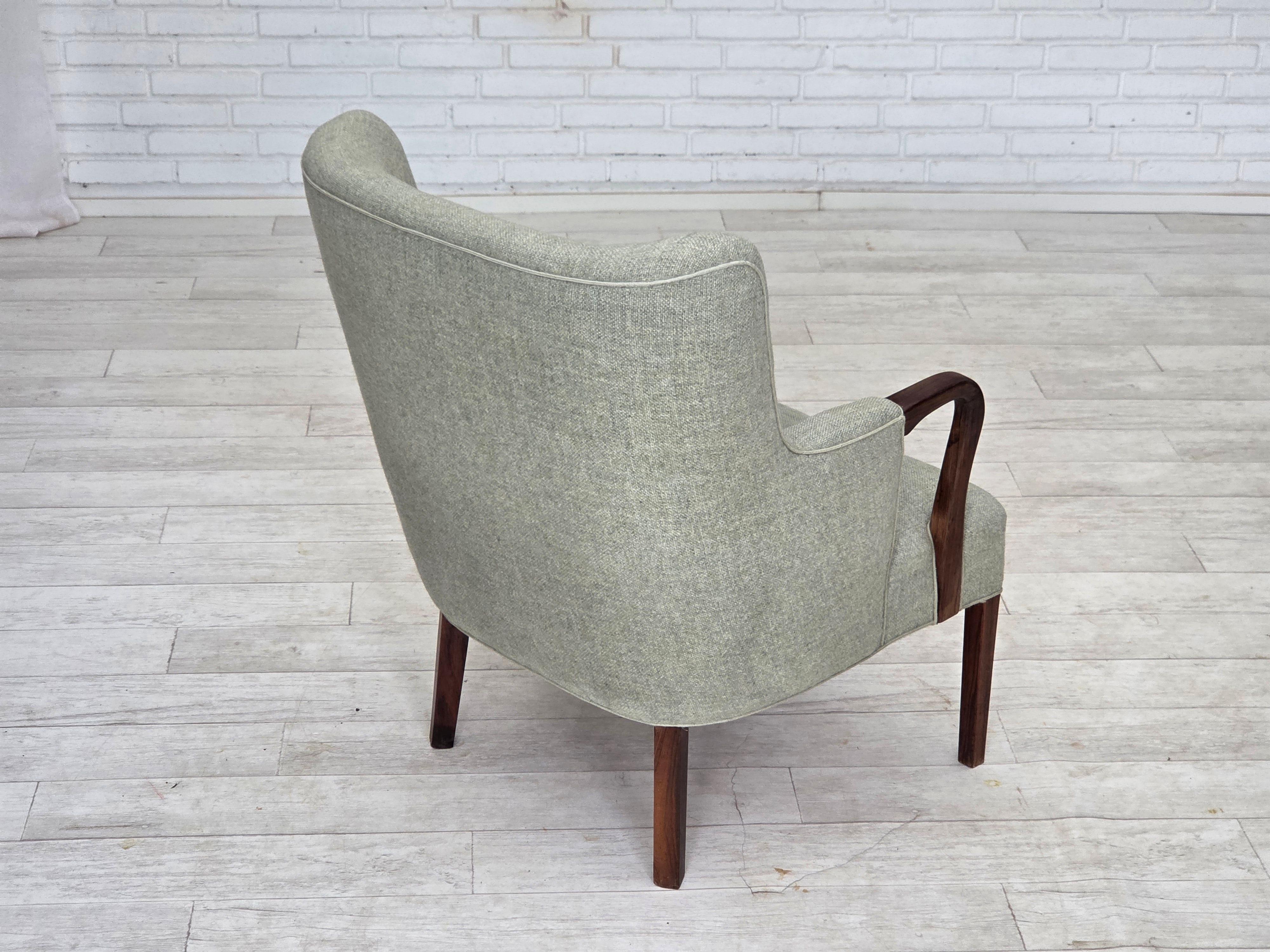 Fauteuil danois des années 1960, laine d'ameublement gris clair d'origine, bois de teck massif. en vente 9