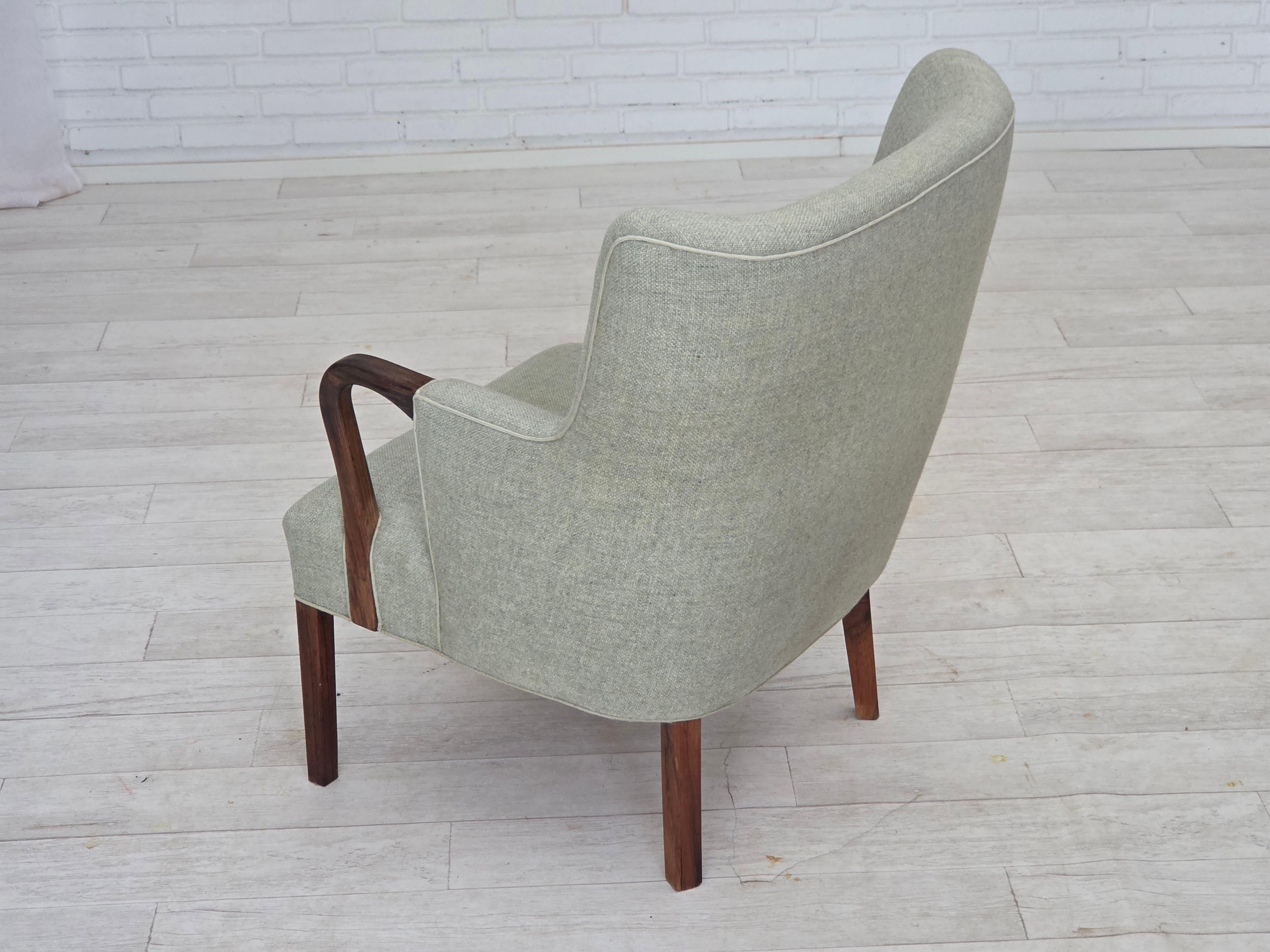 Fauteuil danois des années 1960, laine d'ameublement gris clair d'origine, bois de teck massif. en vente 10