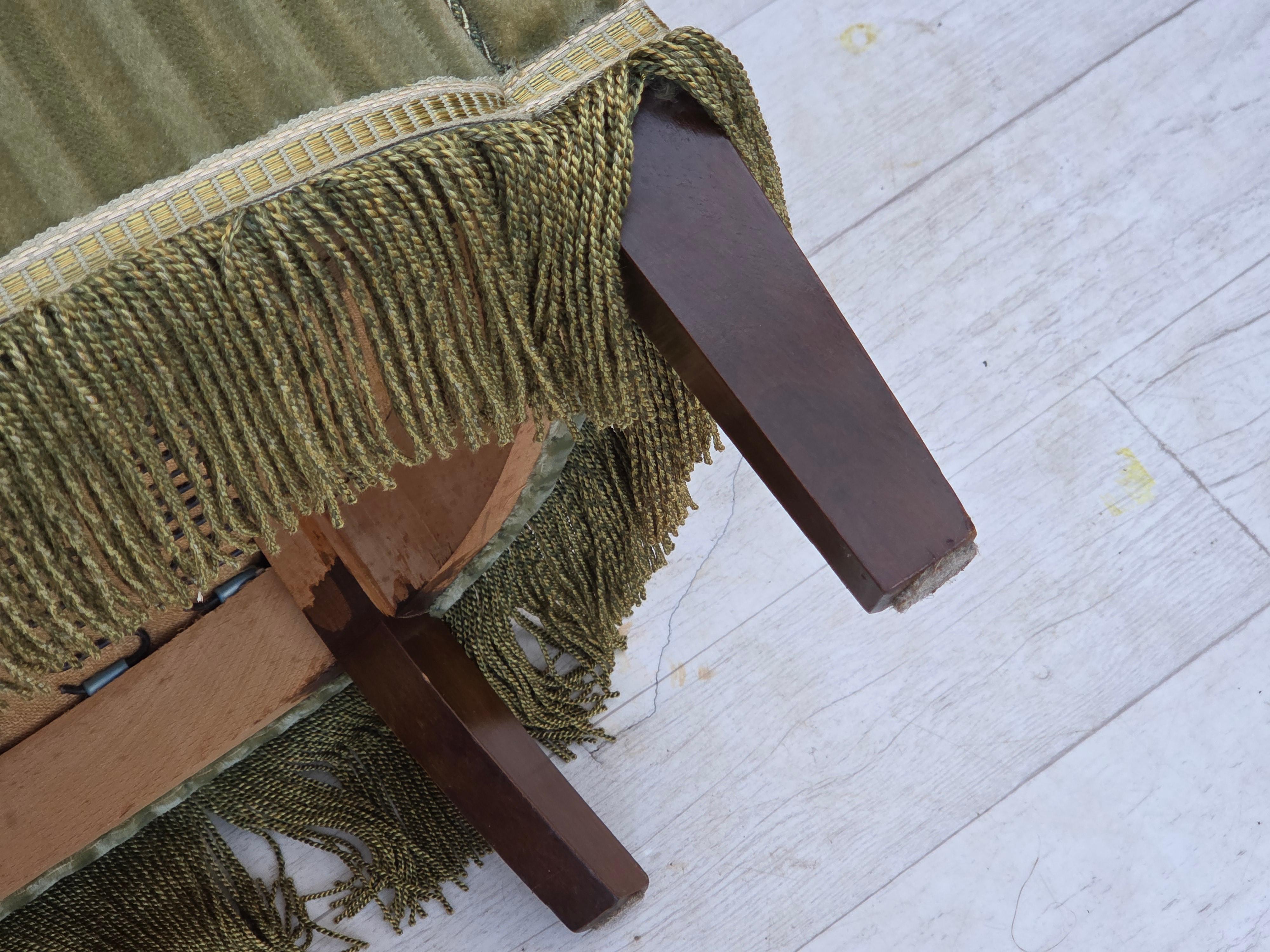 Poltrona danese degli anni '60, velluto originale a righe, gambe in legno di faggio. in vendita 5