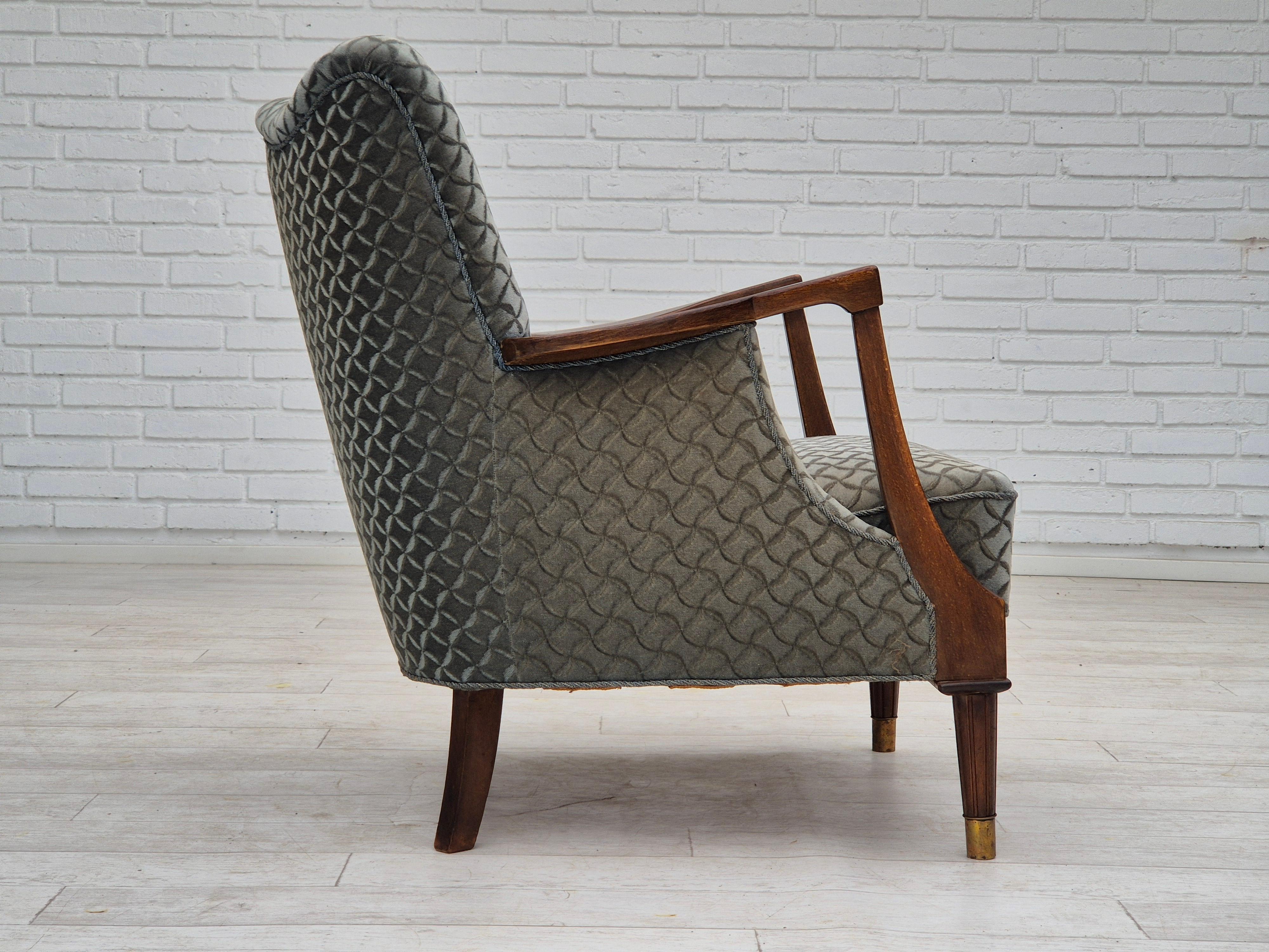 Danois Fauteuil danois des années 1960, très bon état d'origine, velours de meuble, hêtre. en vente