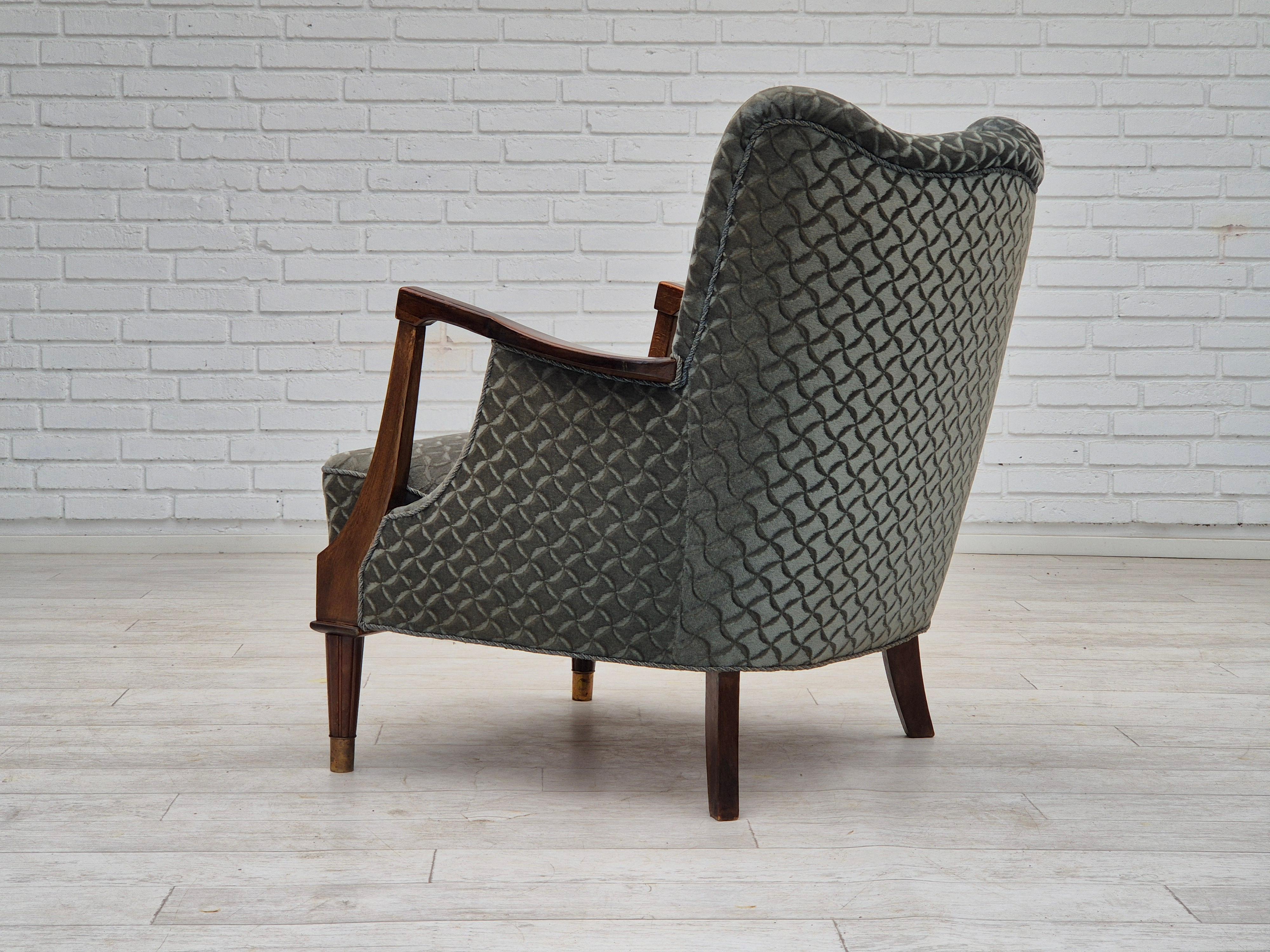 Velours Fauteuil danois des années 1960, très bon état d'origine, velours de meuble, hêtre. en vente