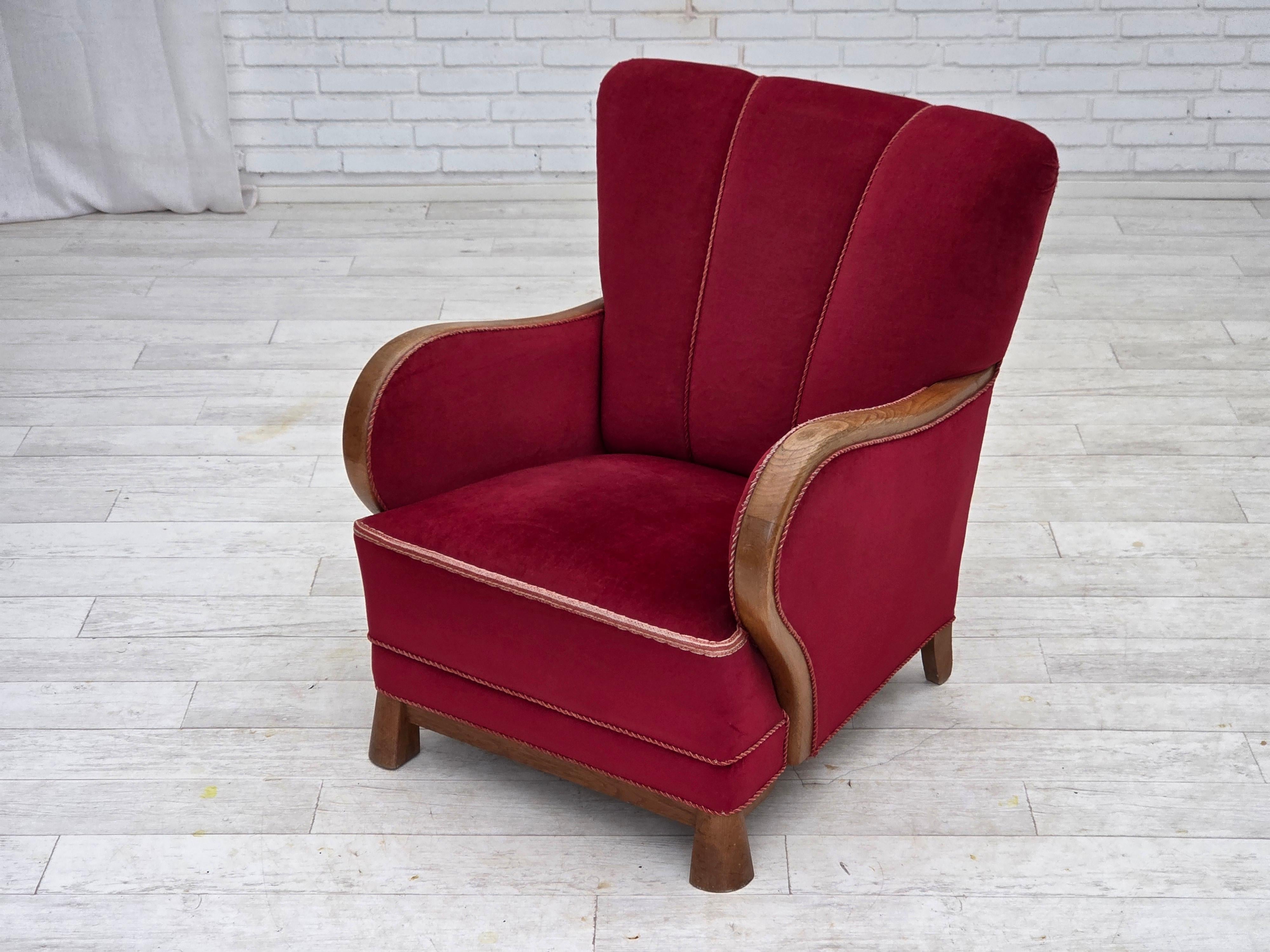 1960er Jahre, dänischer Sessel, roter Möbelvelours, Eichenholz. im Angebot 6