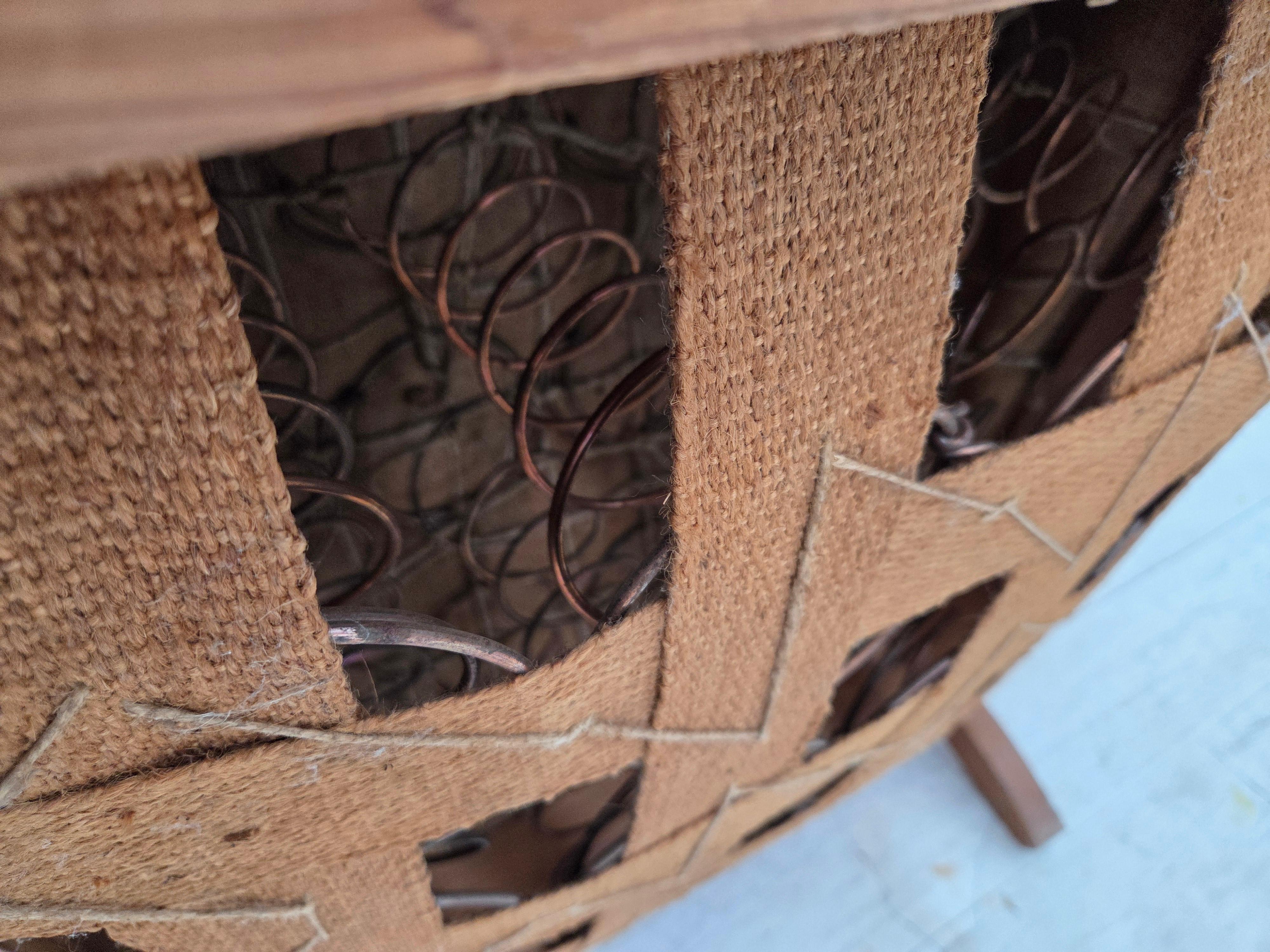 1960er Jahre, dänischer Sessel, roter Möbelvelours, Eichenholz. im Angebot 8