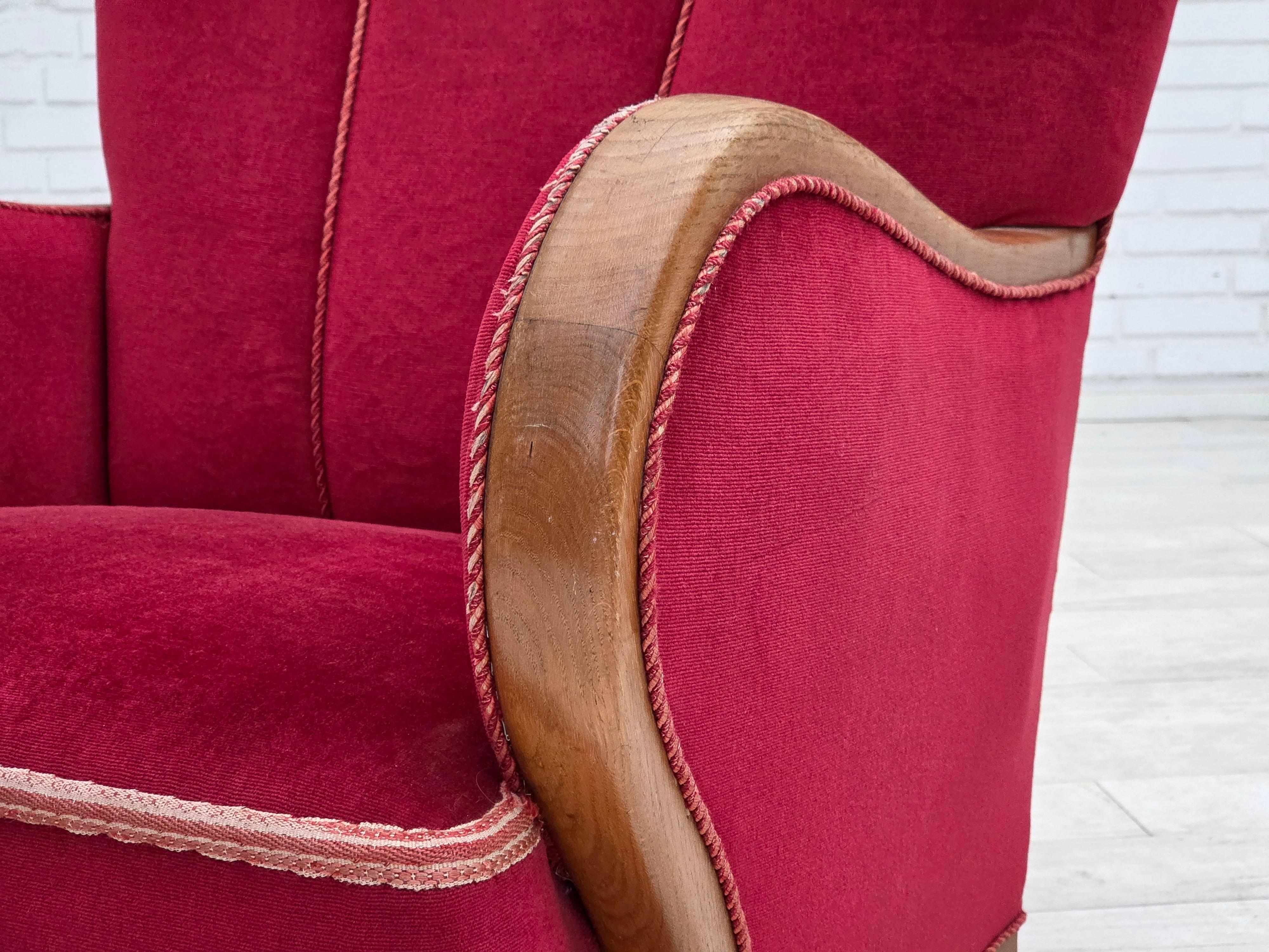 1960er Jahre, dänischer Sessel, roter Möbelvelours, Eichenholz. im Angebot 9