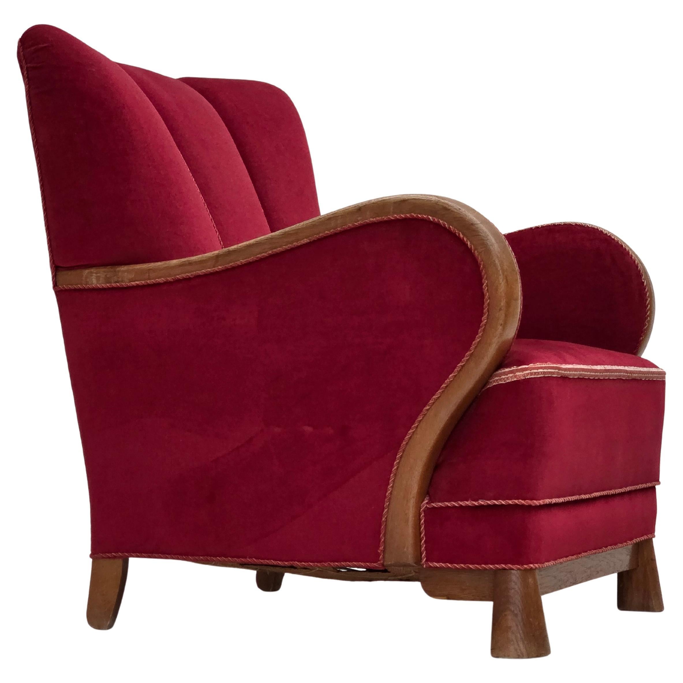 1960er Jahre, dänischer Sessel, roter Möbelvelours, Eichenholz.