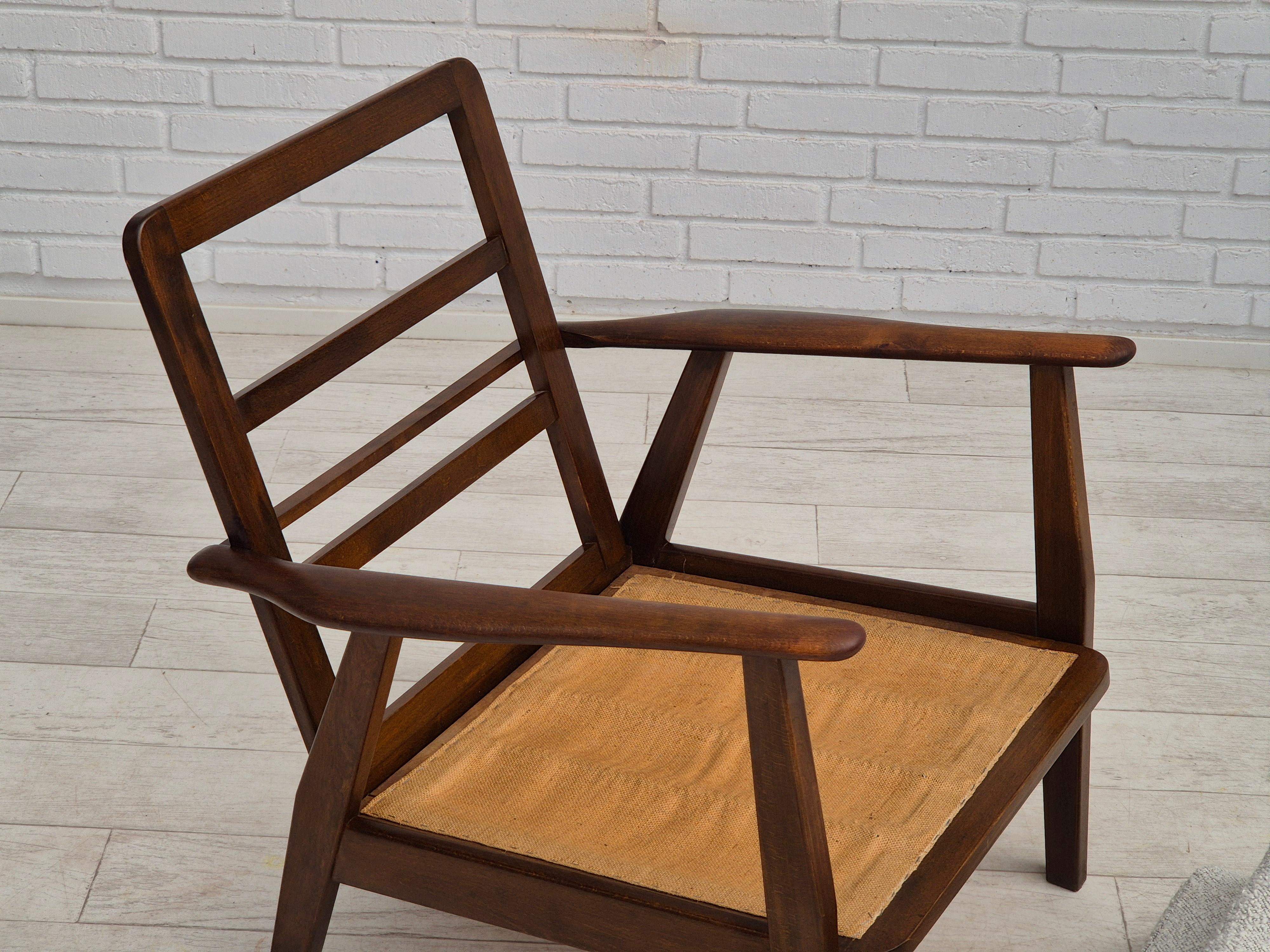 Dänischer Sessel aus den 1960er Jahren, neu bezogen mit hochwertigem weiß/grauem Möbelstoff. im Angebot 6