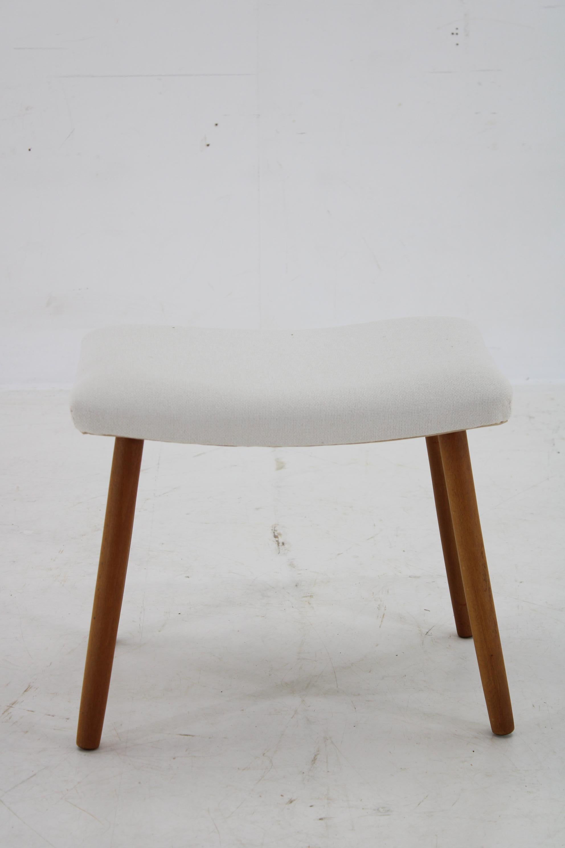 Mid-Century moderno Sgabello danese in Beeche con tessuto del 1960 in vendita
