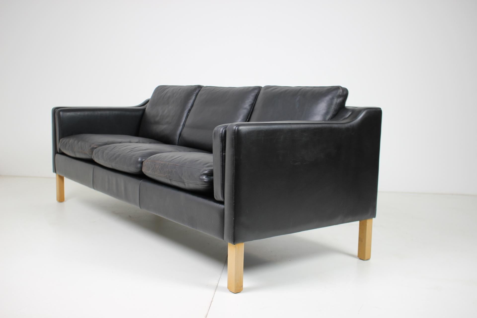 1960s Danish Black Leather 3-Seat Sofa In Good Condition In Praha, CZ