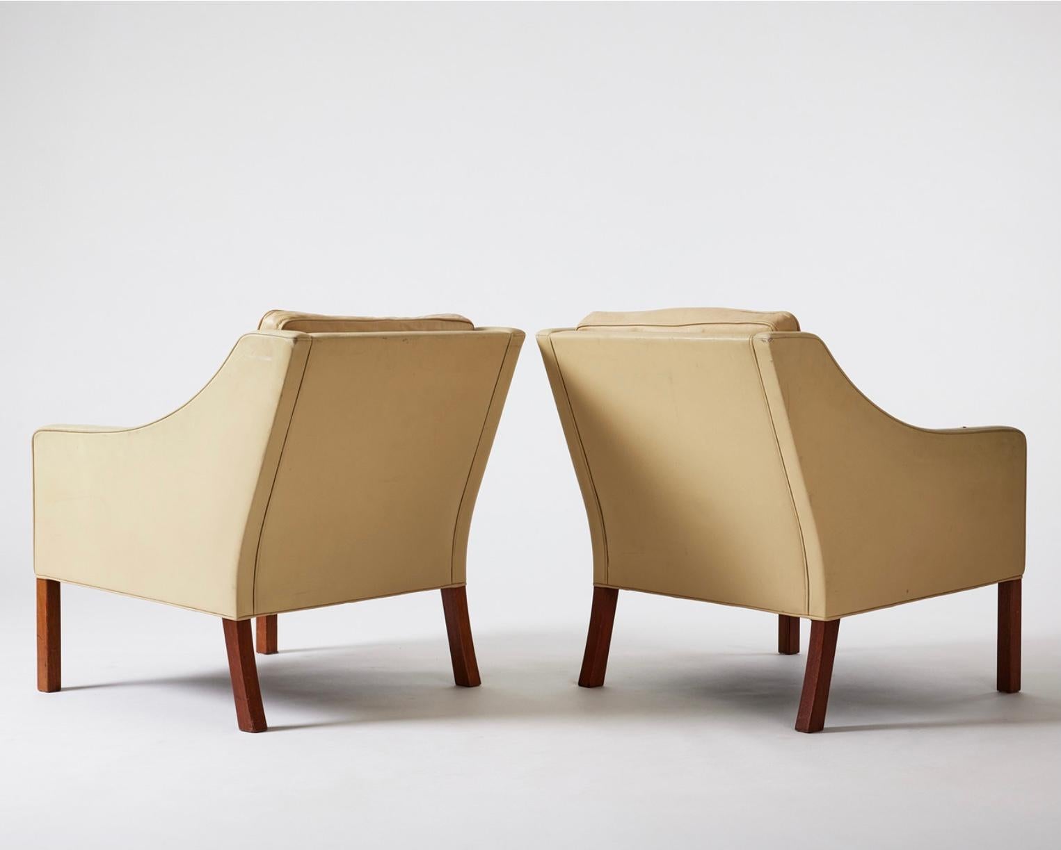 Fauteuils danois des années 1960 en cuir coloré Vellum de Borg, modèle 2207 Bon état - En vente à London, GB