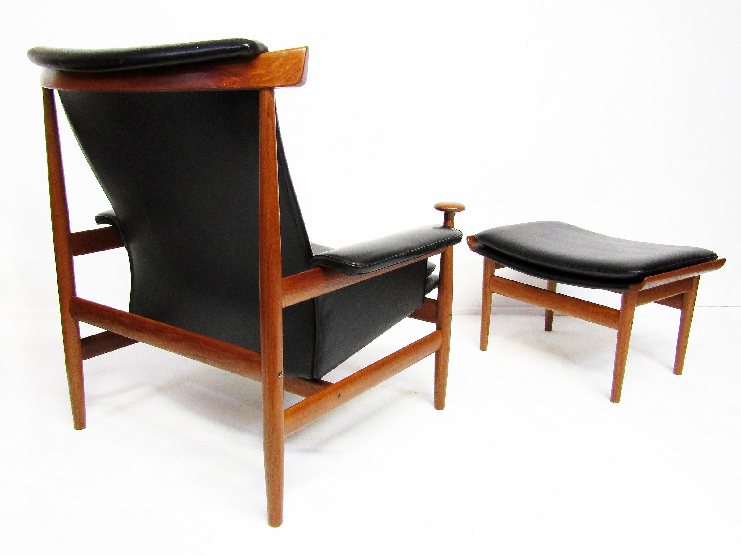 Chaise et pouf Bwana danoises des années 1960 par Finn Juhl en teck et Skai en vente 3