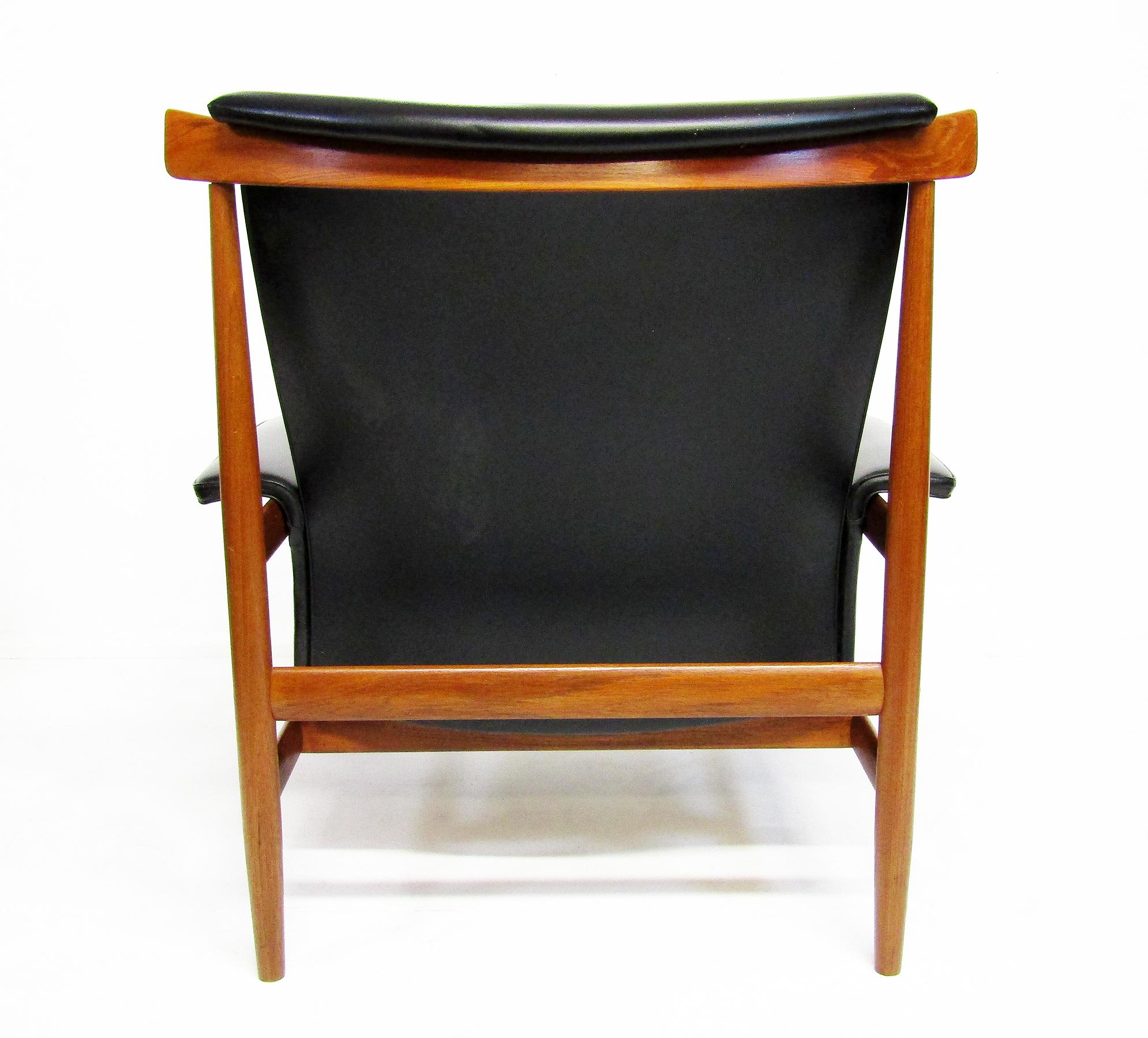 Chaise et pouf Bwana danoises des années 1960 par Finn Juhl en teck et Skai en vente 5