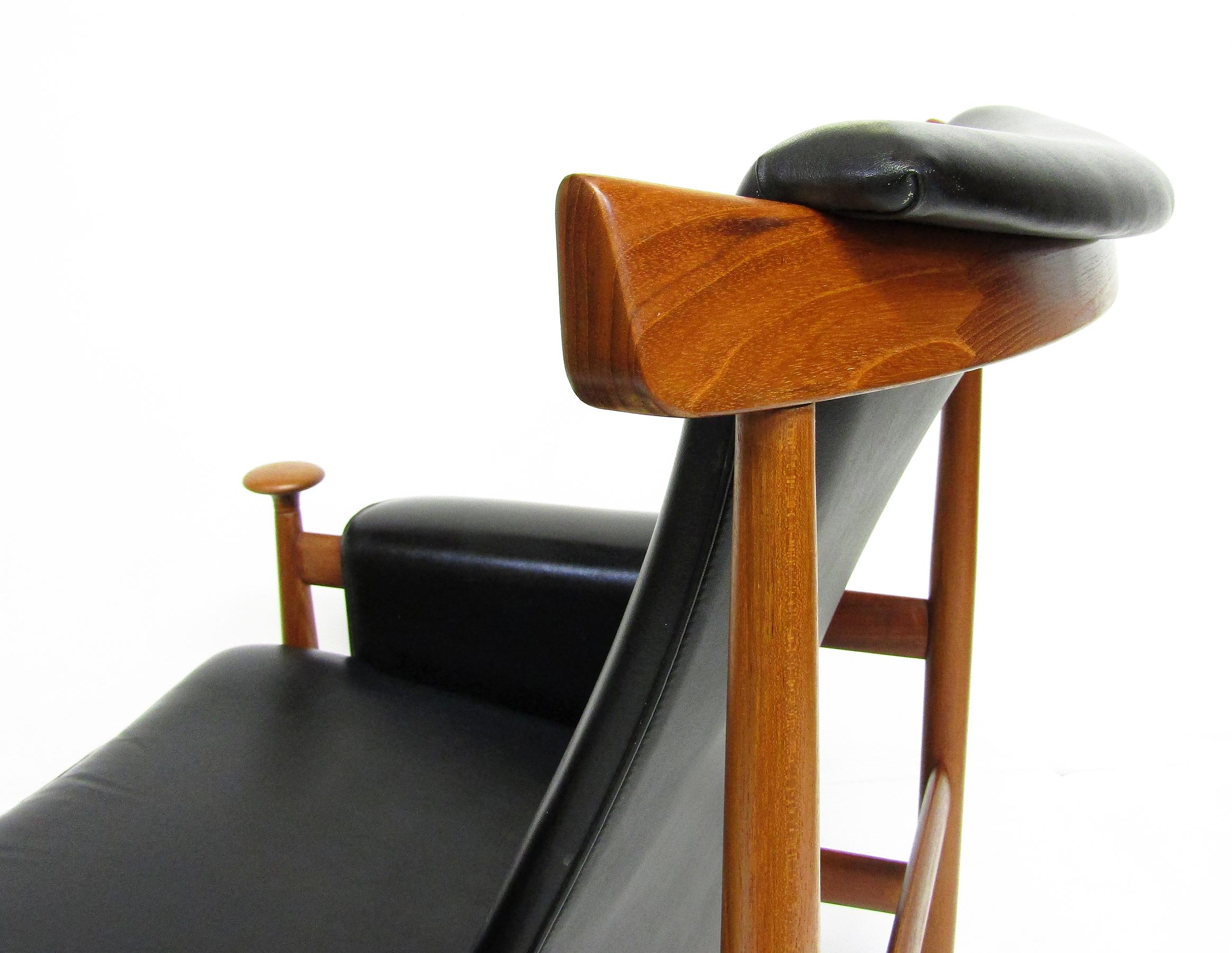 Chaise et pouf Bwana danoises des années 1960 par Finn Juhl en teck et Skai en vente 7