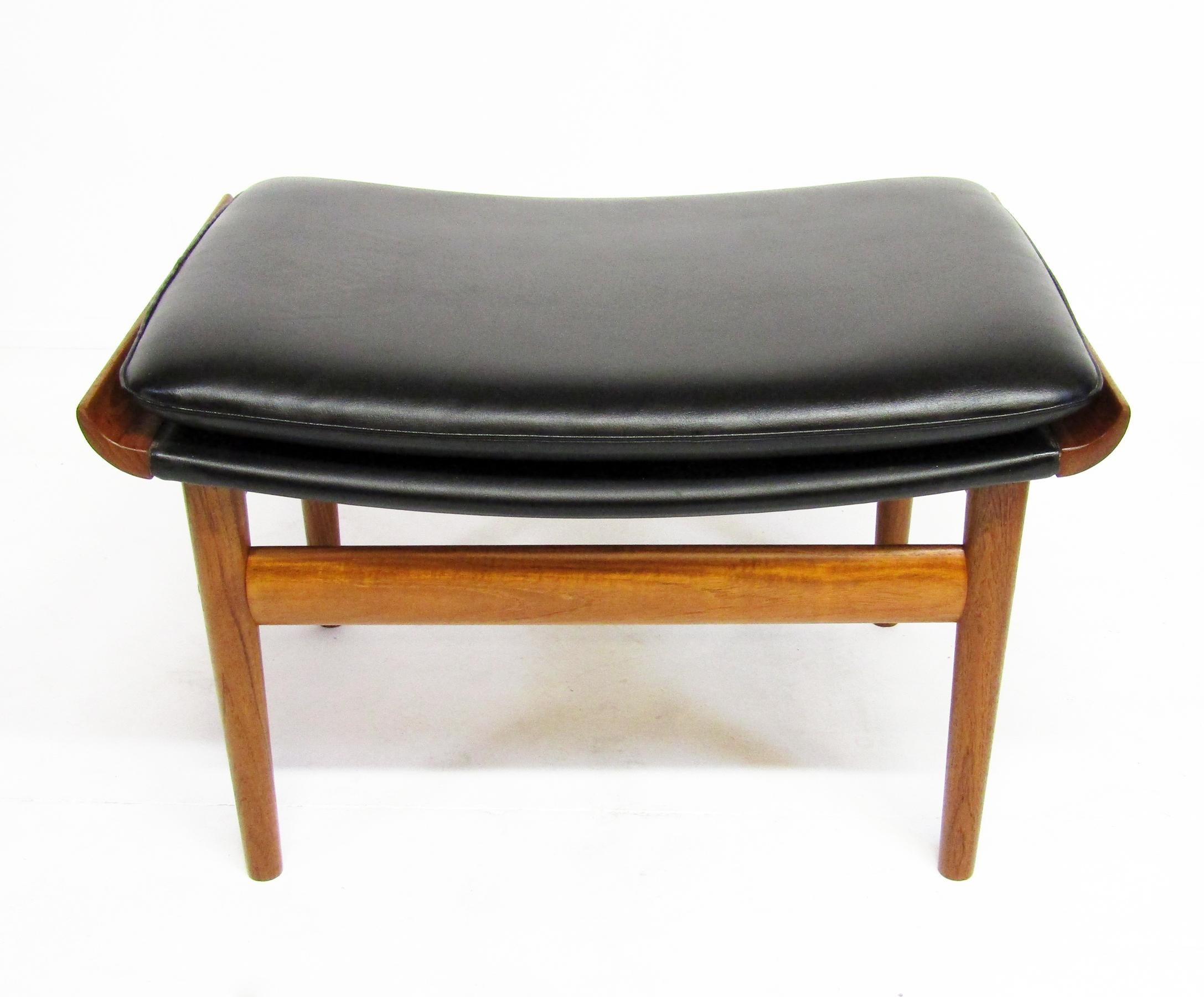 1960s Danish Bwana Chair & Ottoman By Finn Juhl In Teak & Skai In Good Condition For Sale In Shepperton, Surrey