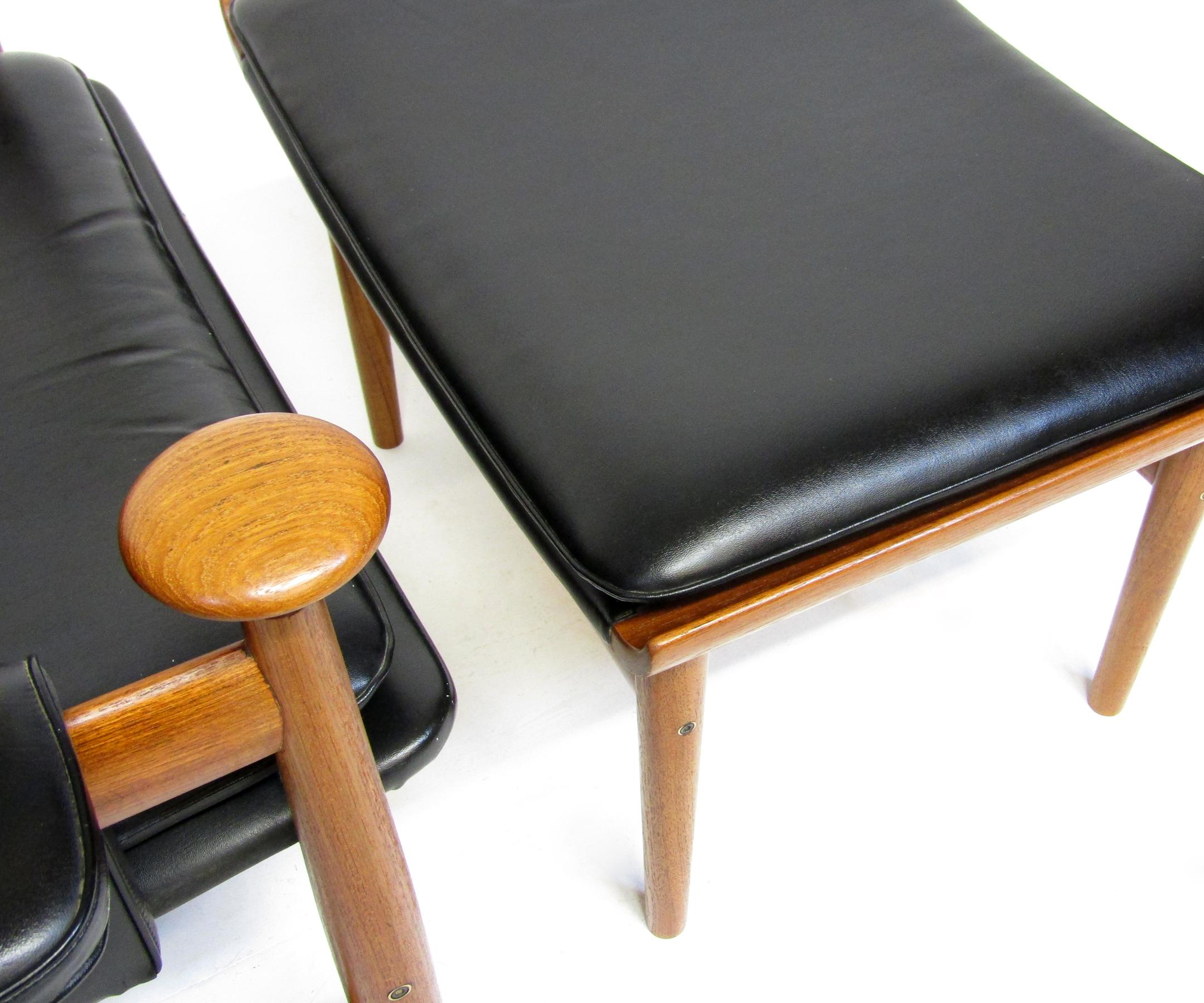 Chaise et pouf Bwana danoises des années 1960 par Finn Juhl en teck et Skai en vente 2