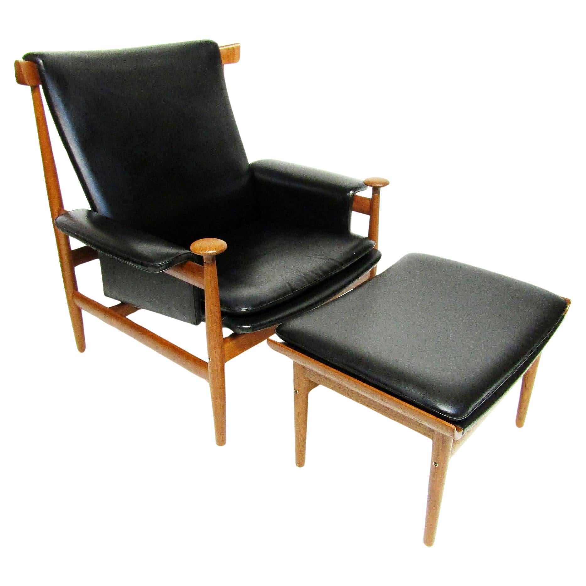 Chaise et pouf Bwana danoises des années 1960 par Finn Juhl en teck et Skai en vente