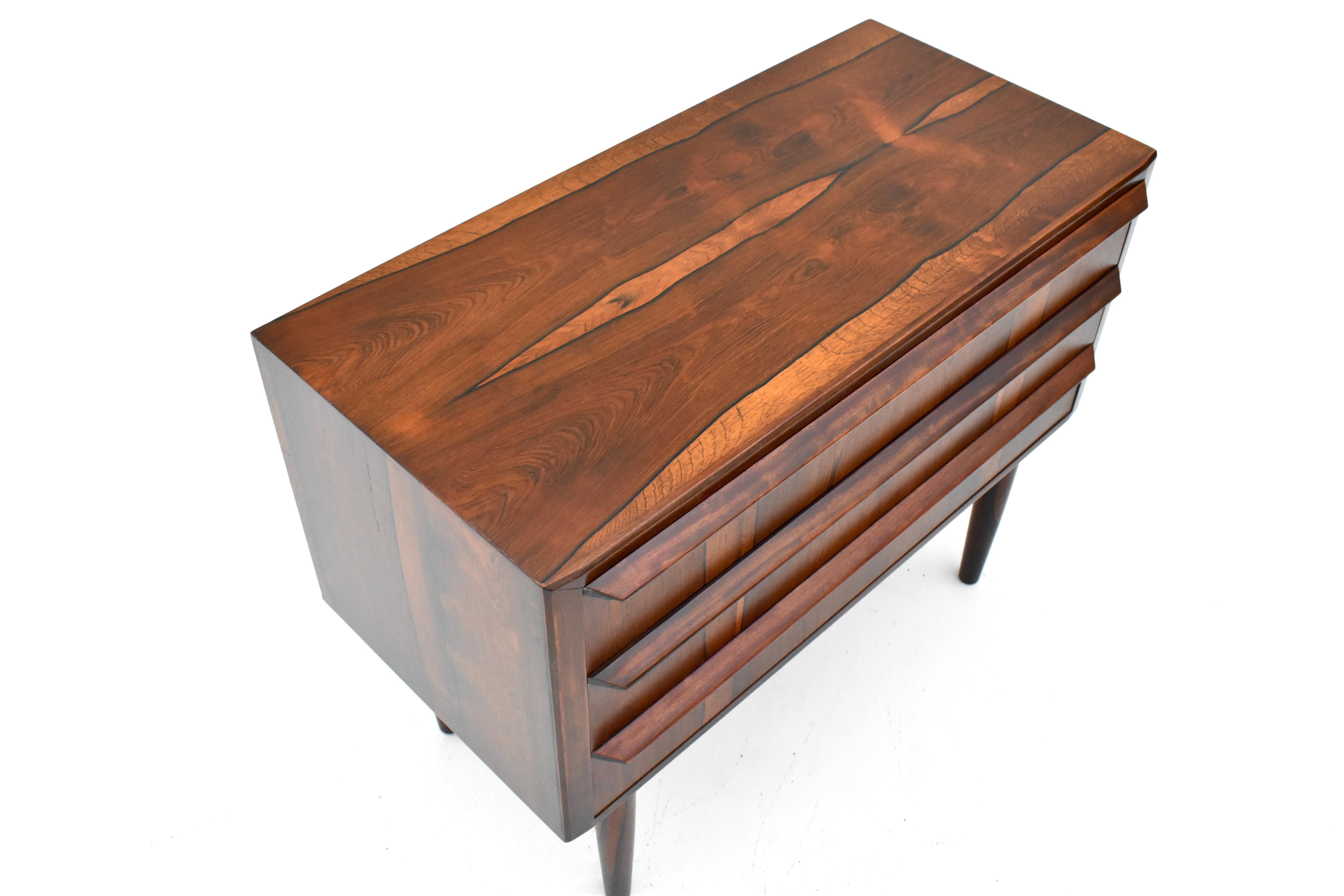 1960s Danish Cabinetmaker Rosewood Chest Of Drawers in vendita 3