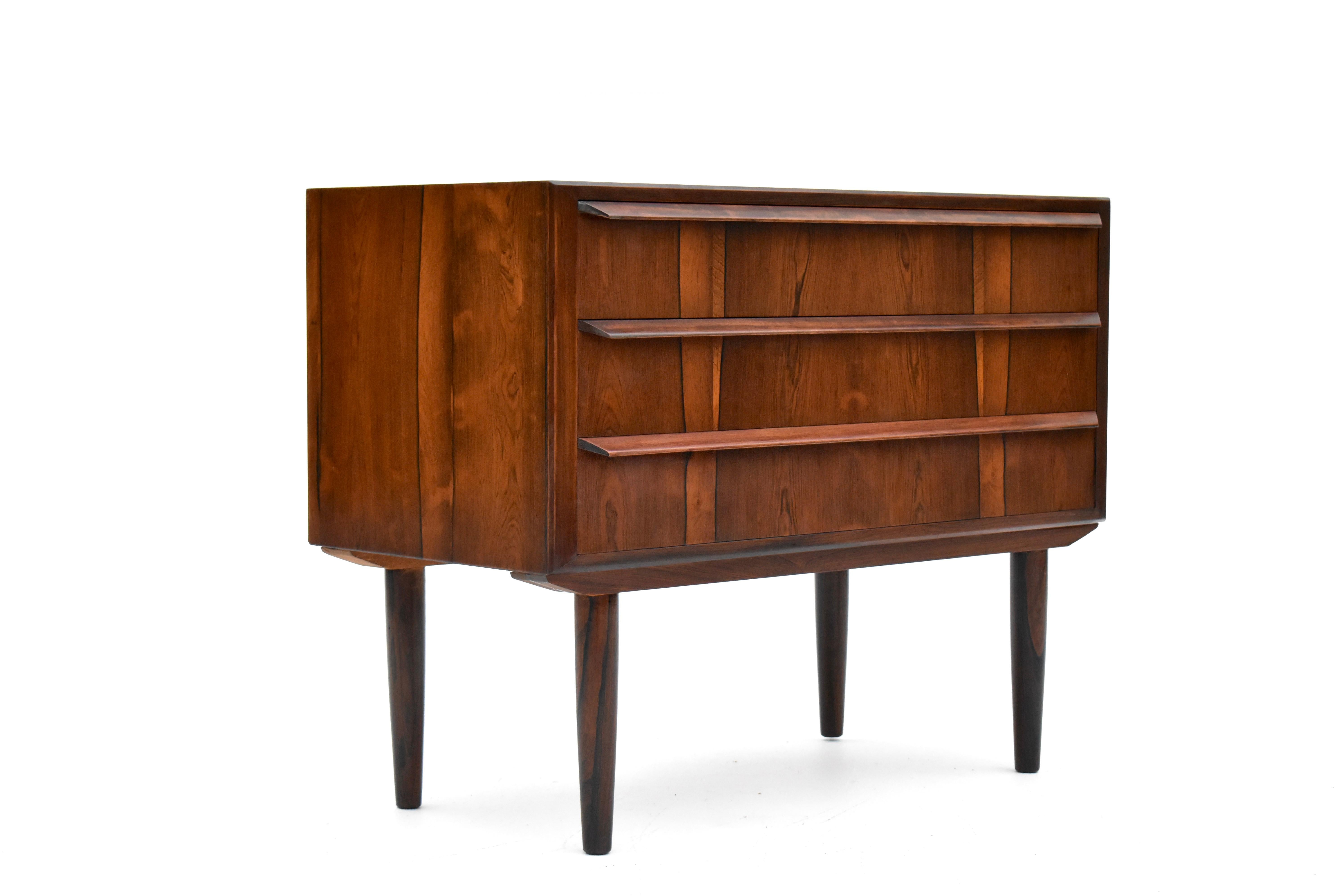 1960s Danish Cabinetmaker Rosewood Chest Of Drawers in vendita 4