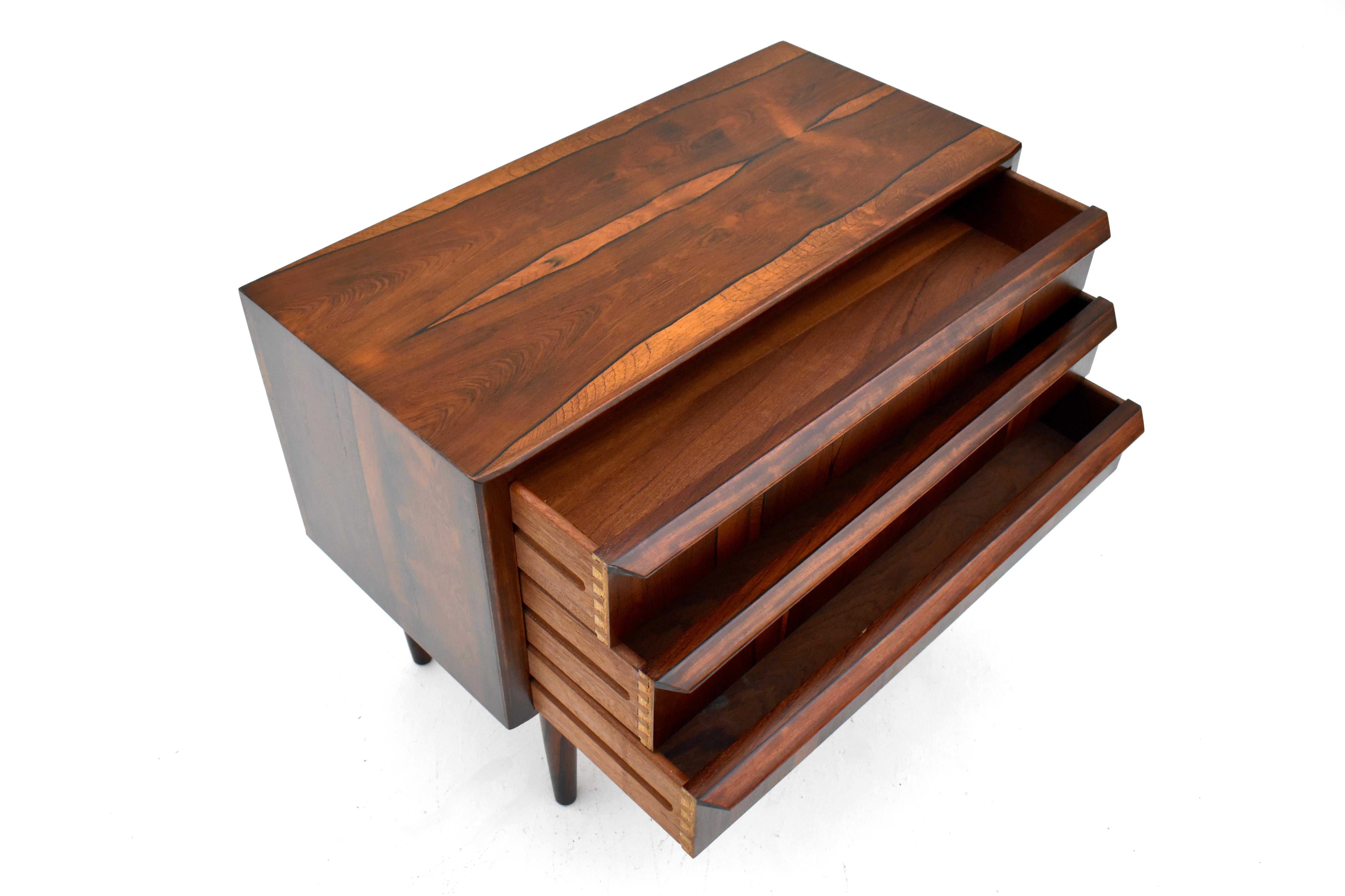1960s Danish Cabinetmaker Rosewood Chest Of Drawers in vendita 5