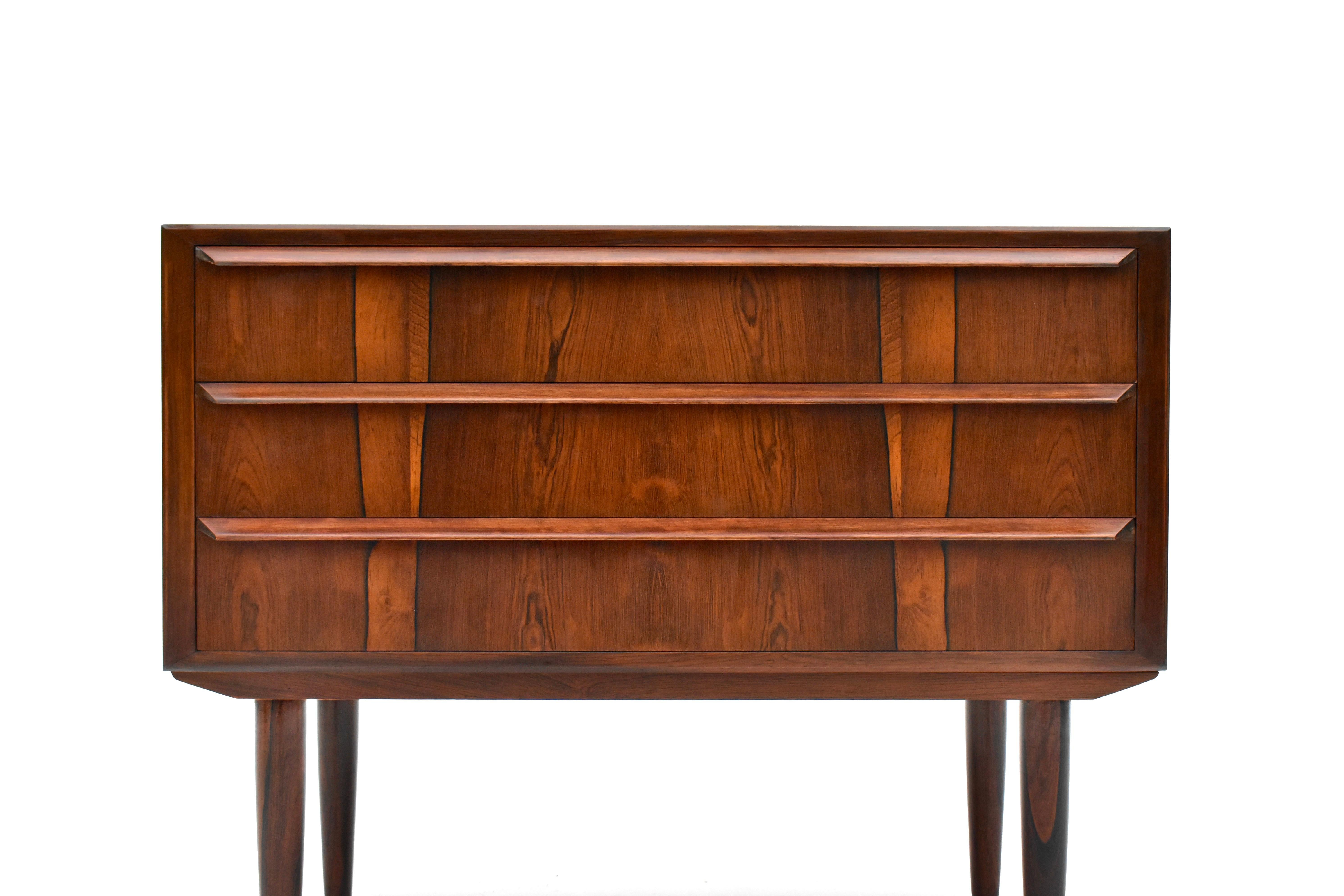 1960s Danish Cabinetmaker Rosewood Chest Of Drawers in vendita 7