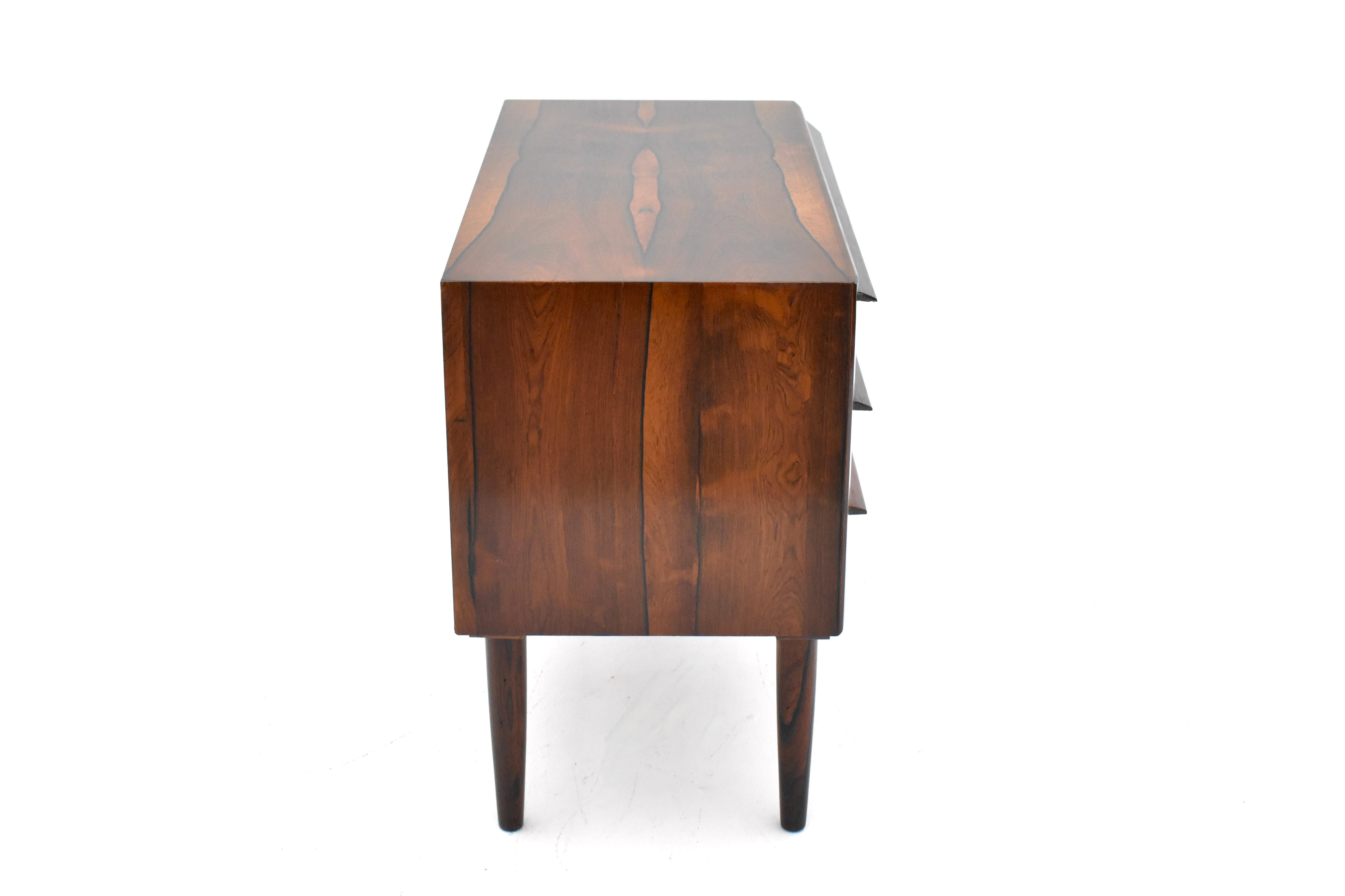 1960s Danish Cabinetmaker Rosewood Chest Of Drawers in vendita 1