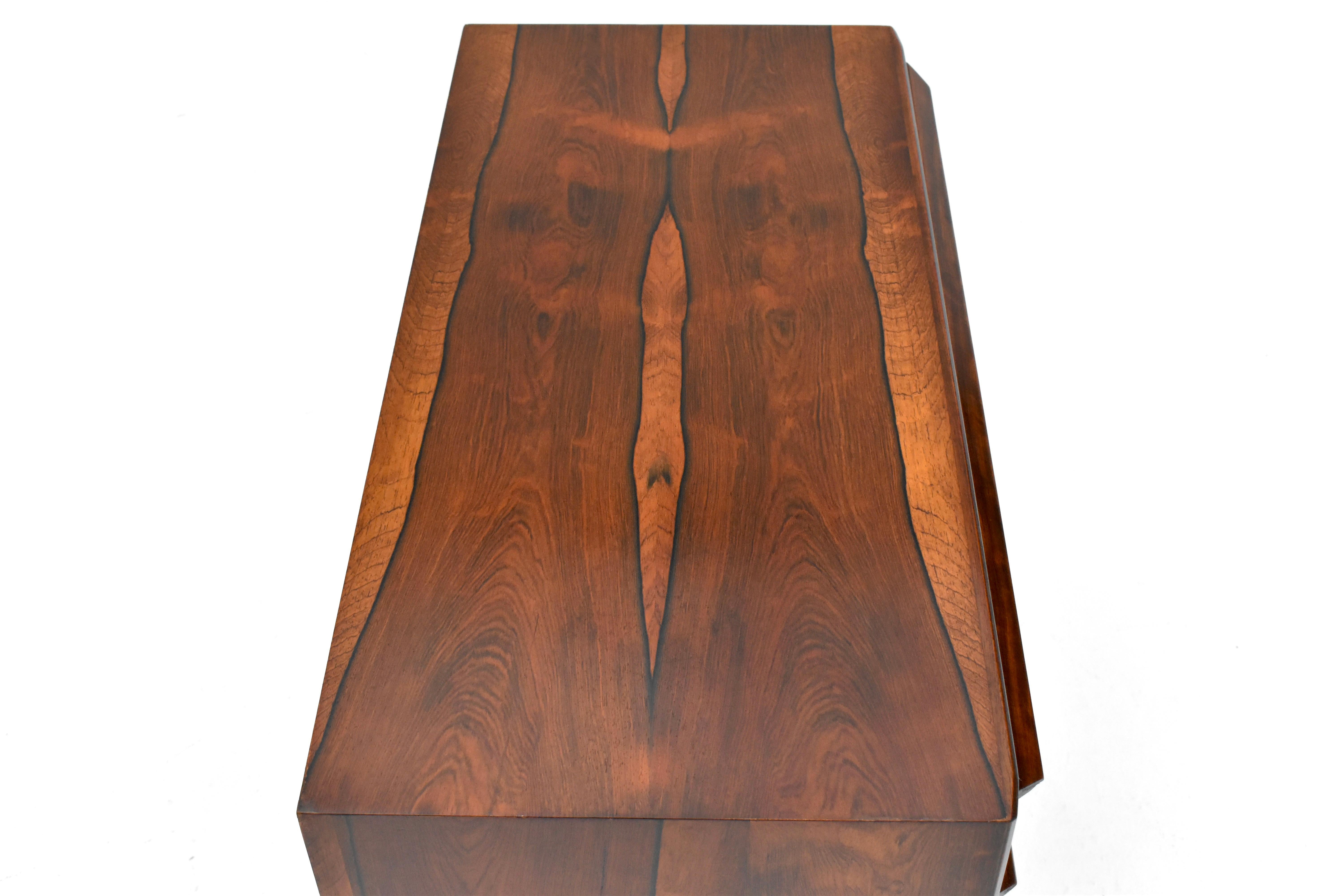 1960s Danish Cabinetmaker Rosewood Chest Of Drawers in vendita 2