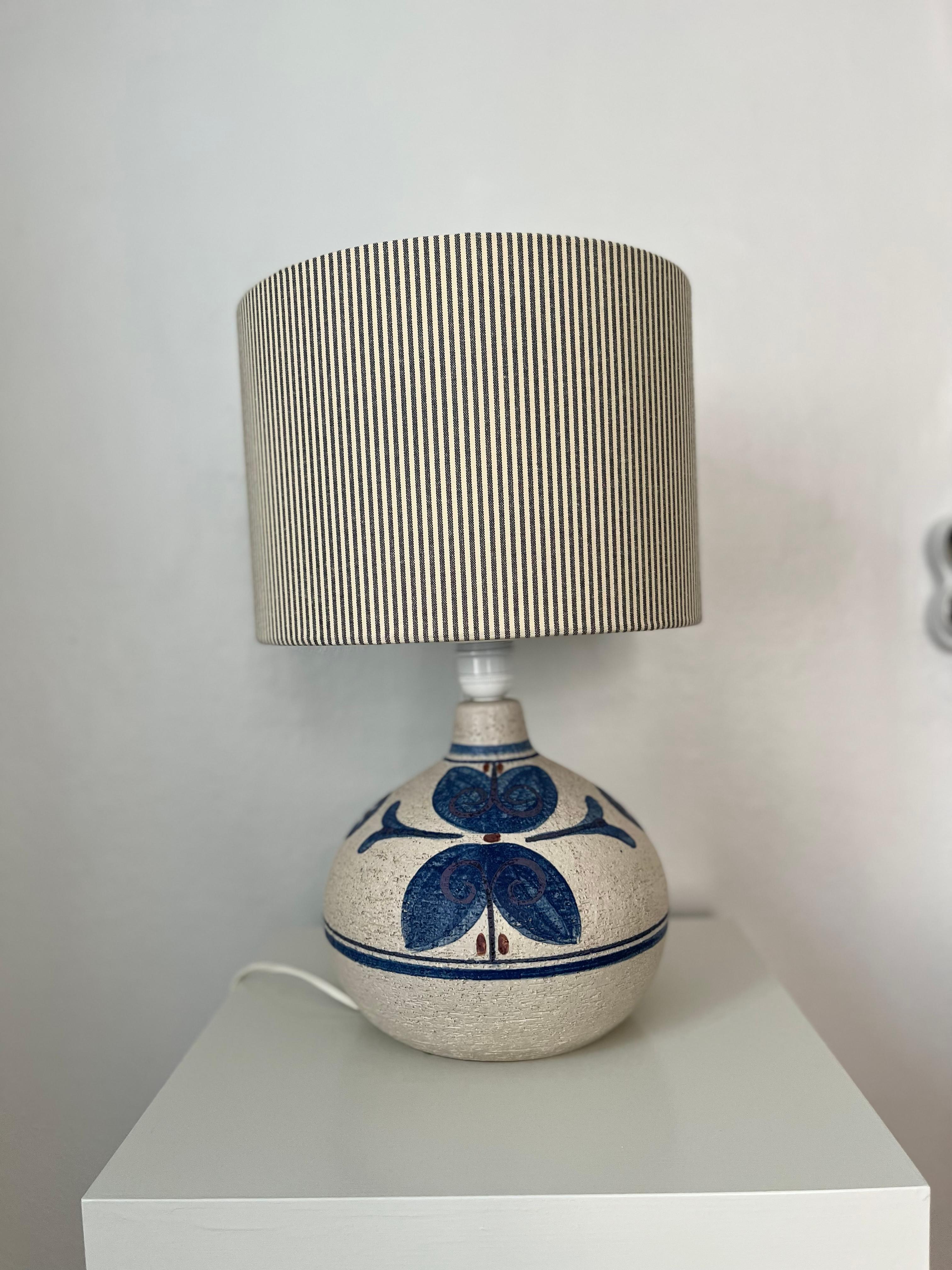 1960s Danish ceramic table lamp by Noomi Backhausen for Søholm

This matte ceramic table lamp was designed by Noomi Backhausen for Danish Søholm in the 1960s. Decorated in clear blue and light purple. European wired with sucket for E-27 light bulb