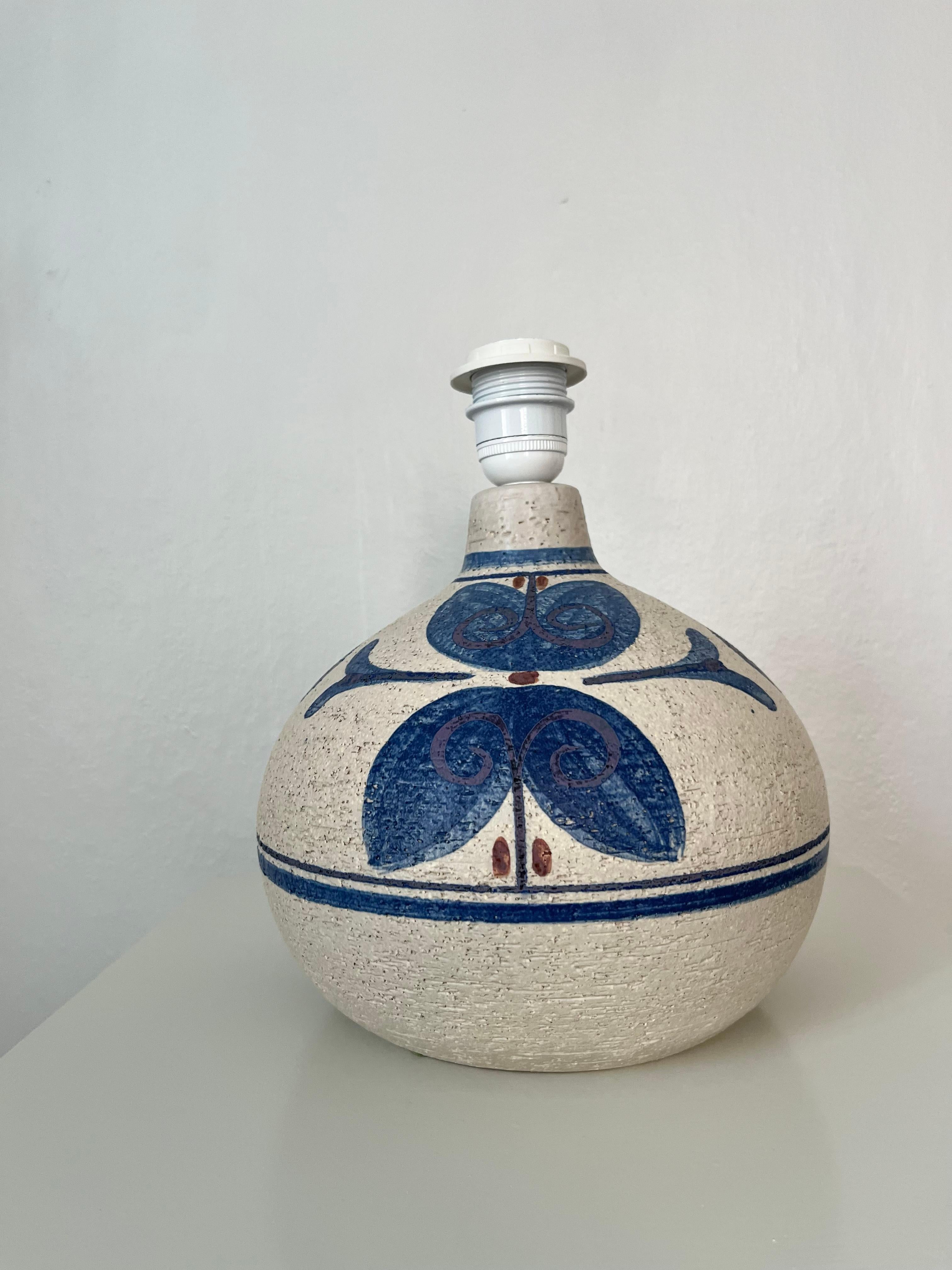 1960s Danish ceramic table lamp by Noomi Backhausen for Søholm In Good Condition For Sale In Frederiksberg C, DK