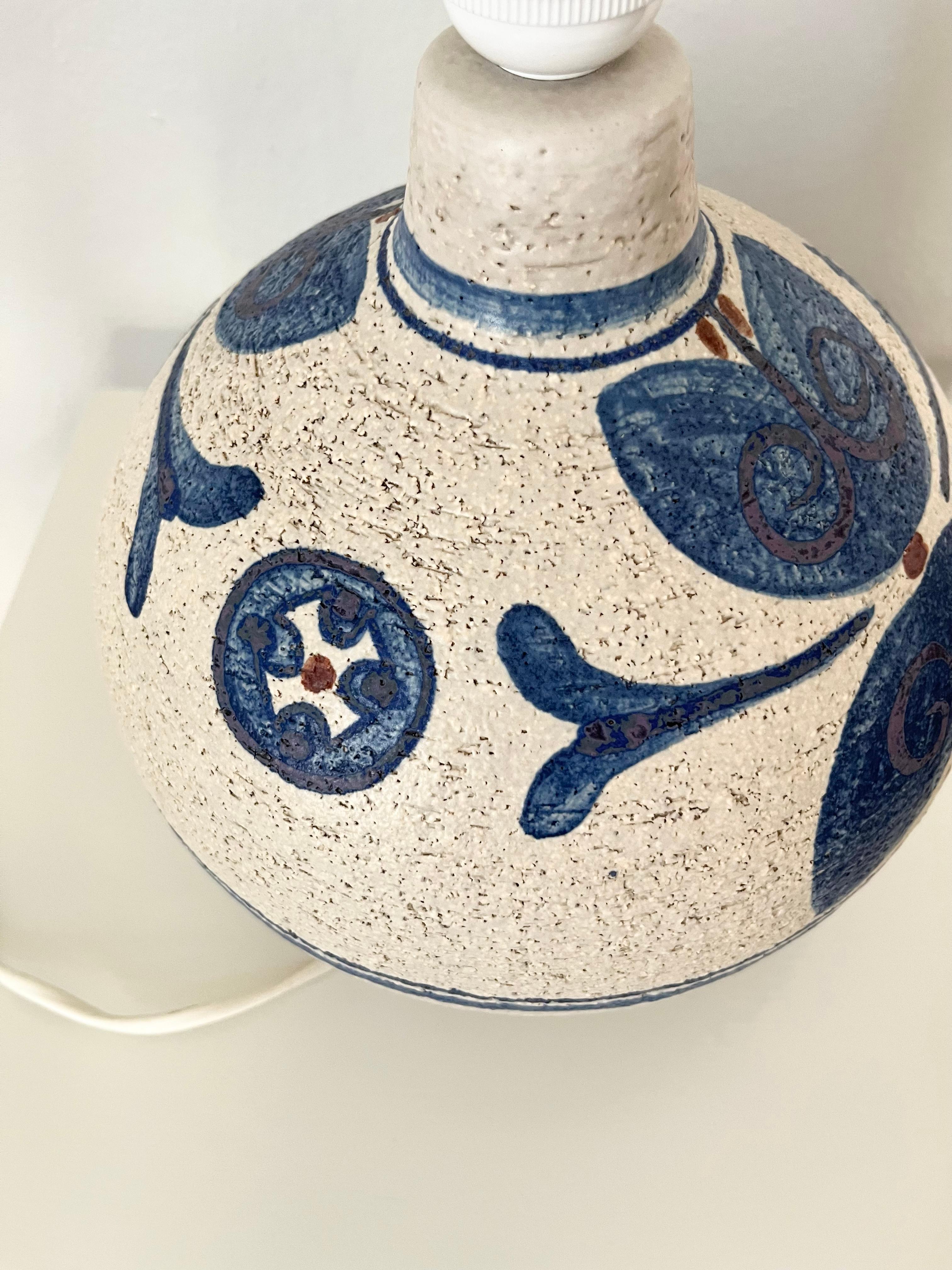 1960er Jahre Dänische Keramik-Tischlampe von Noomi Backhausen für Søholm im Angebot 2