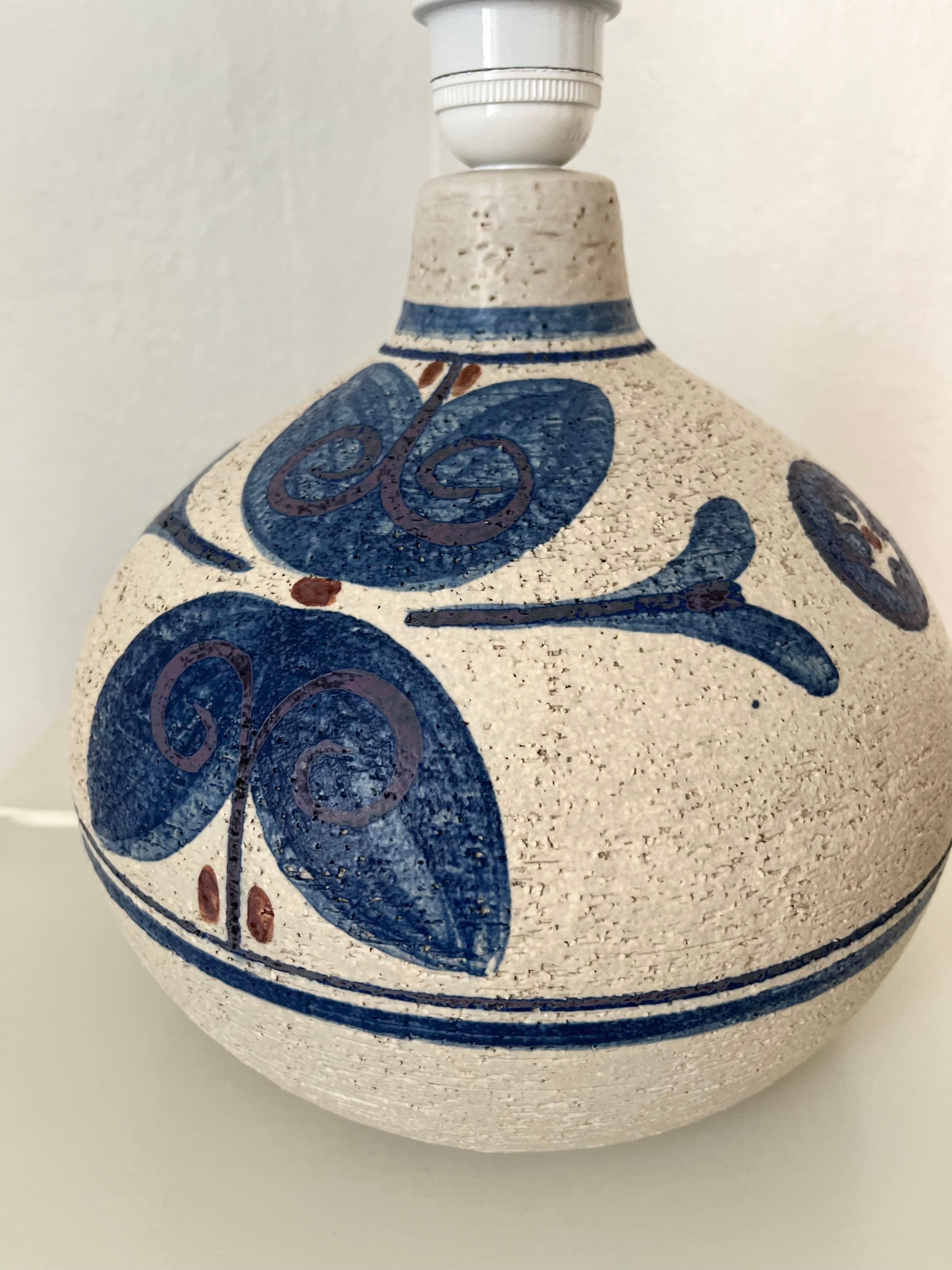 1960er Jahre Dänische Keramik-Tischlampe von Noomi Backhausen für Søholm im Angebot 5