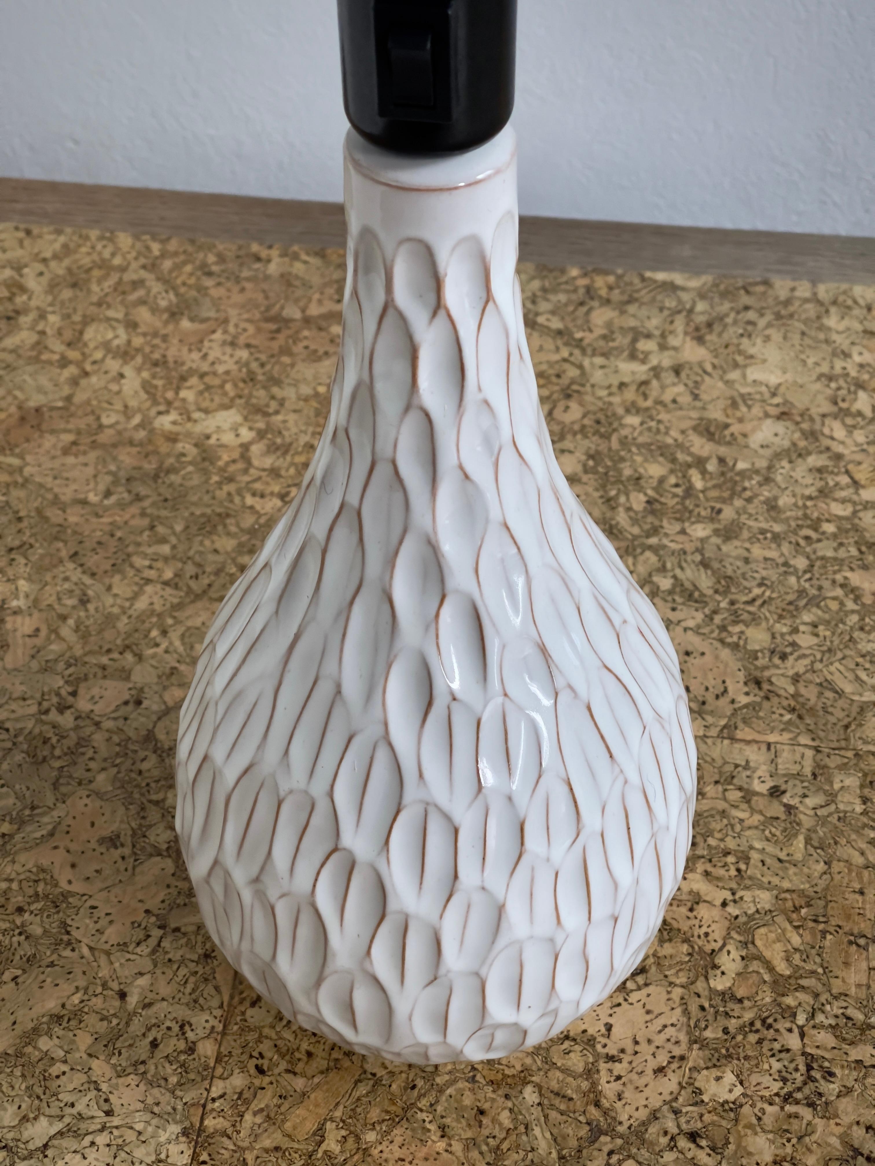 Lampe de table danoise des années 1960 de la main de Torben Hilleroed avec glaçure blanche Bon état - En vente à København K, 84