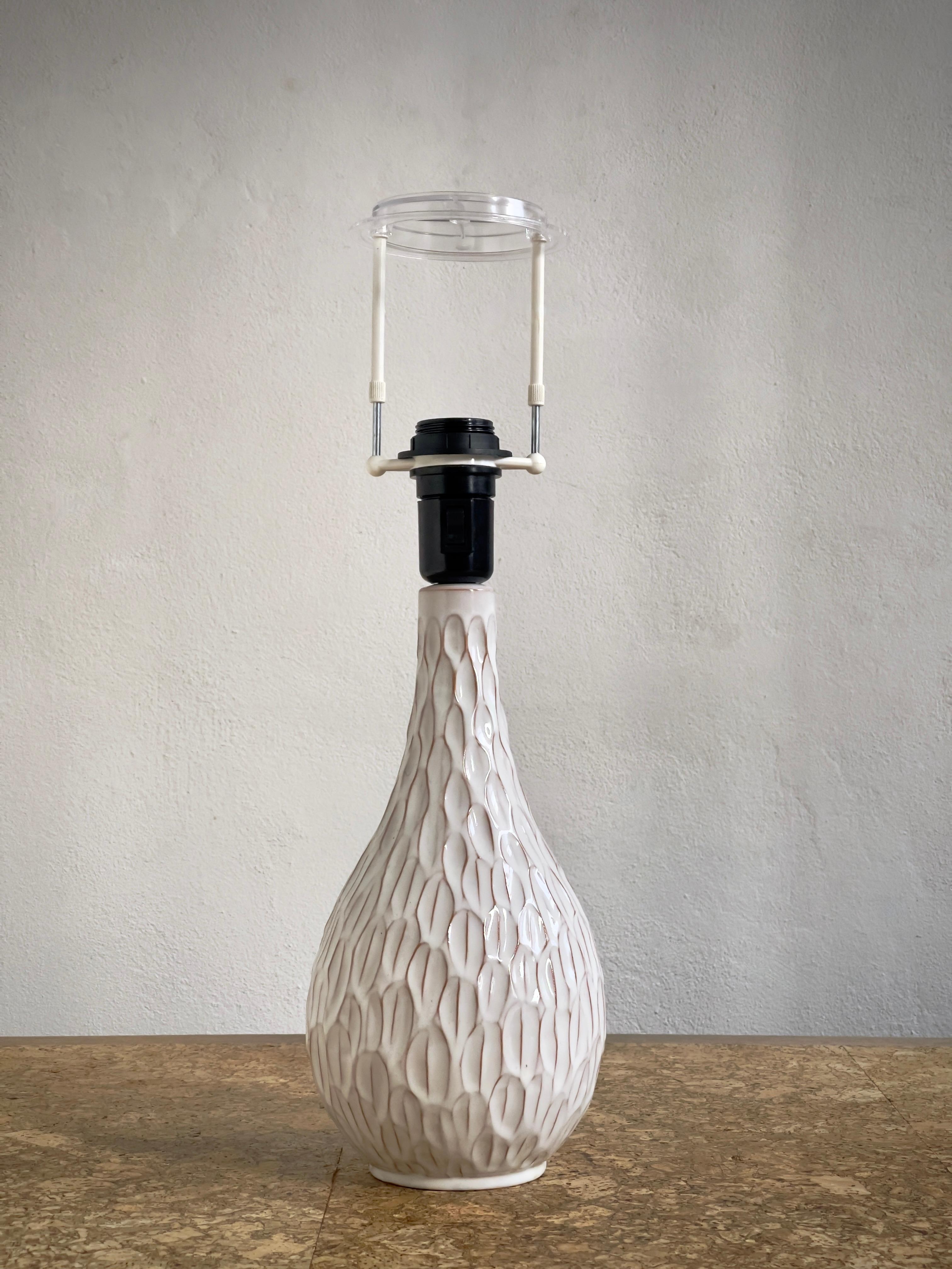 Lampe de table danoise des années 1960 de la main de Torben Hilleroed avec glaçure blanche en vente 1