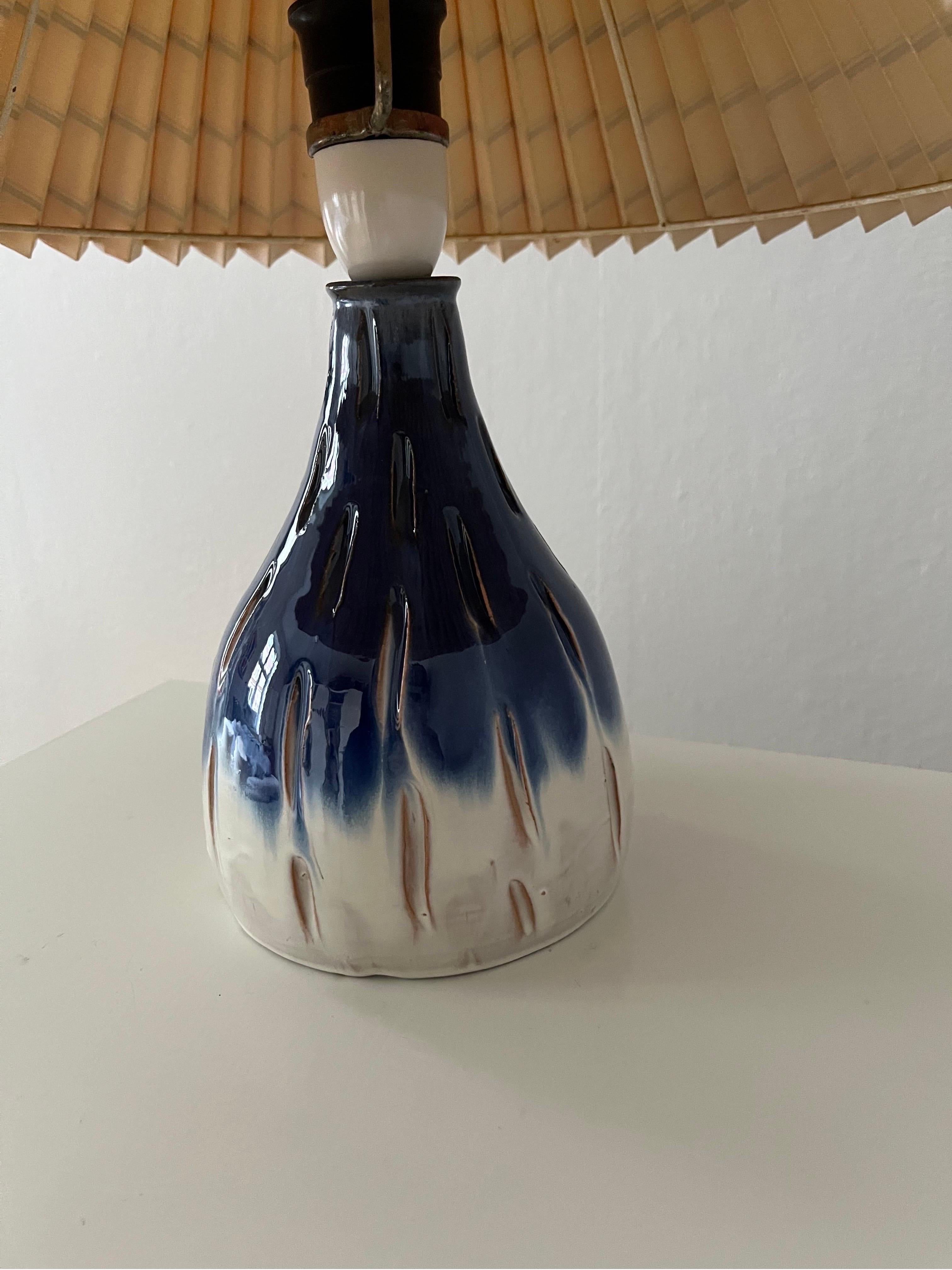 1960s Danish Ceramics Table Lamp by Krogslund Keramik with a gradient glaze In Good Condition For Sale In Frederiksberg C, DK