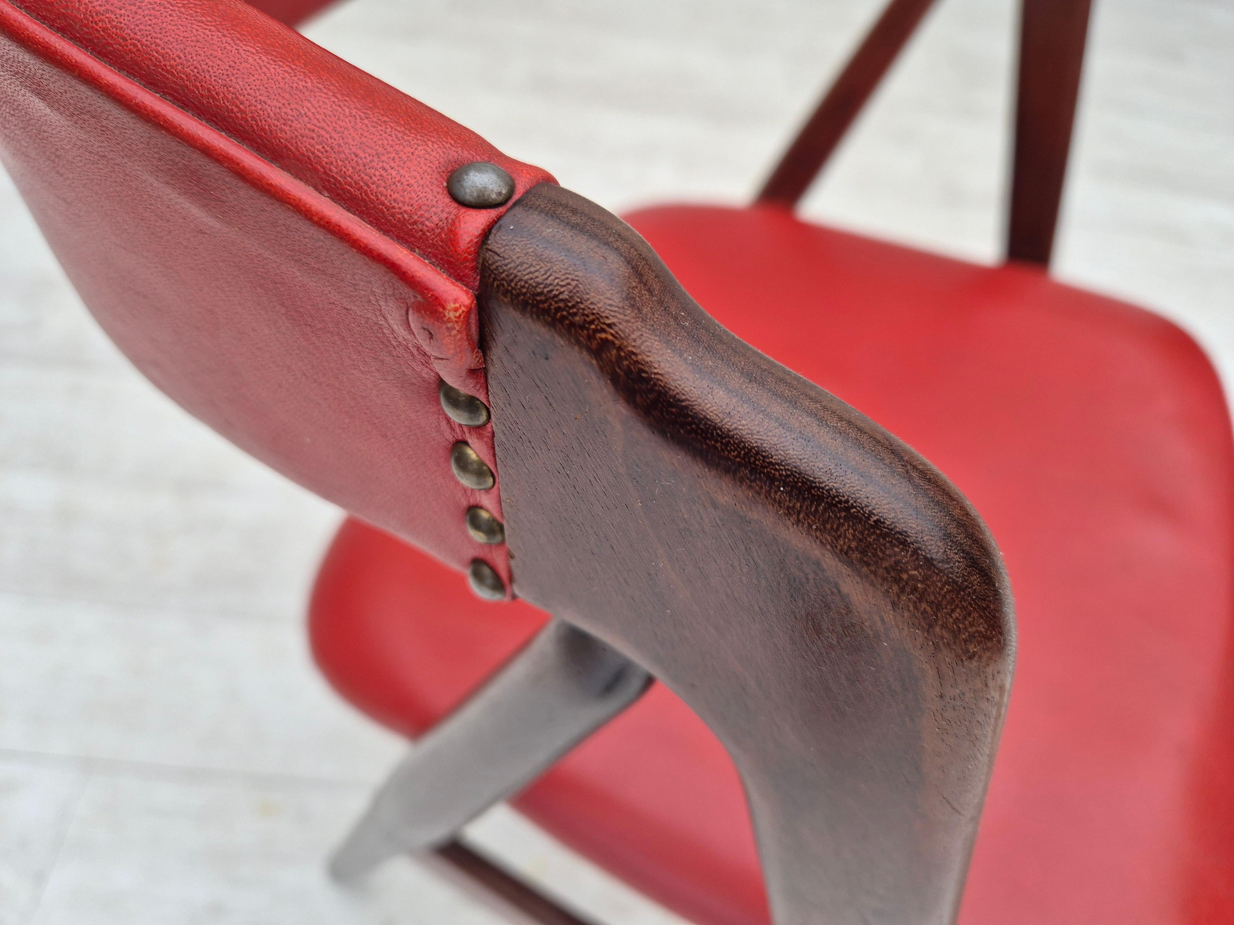 Pelle Anni '60, sedia danese di Wood Wood, condizioni originali, legno massiccio di teak, pelle. in vendita