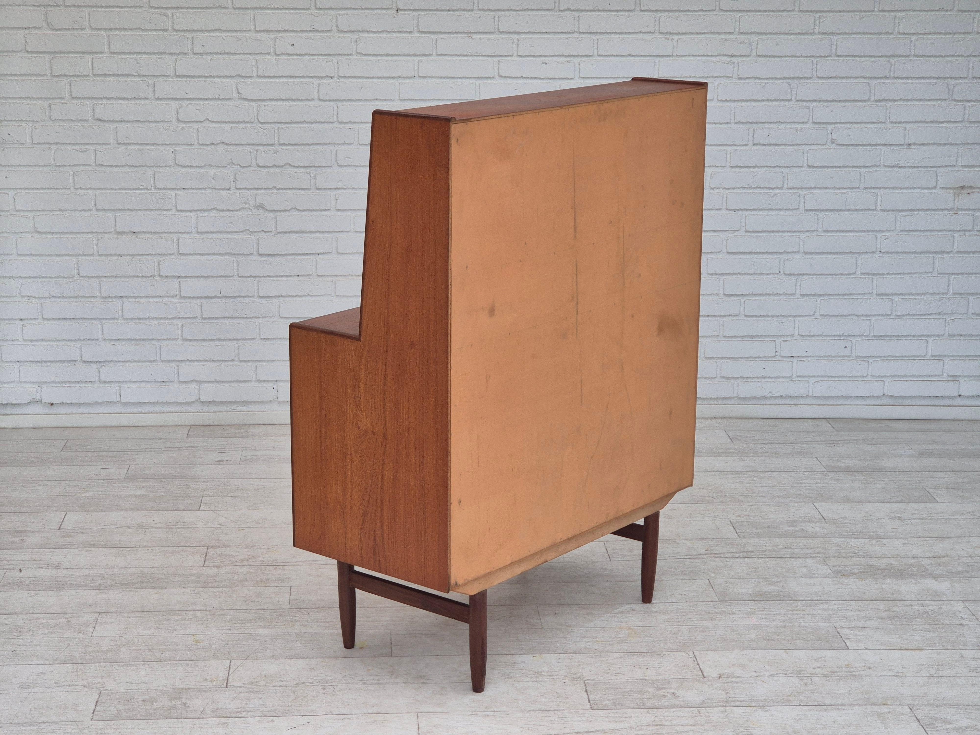 1960er Jahre, dänische Kommode, Spiegel innen, Originalzustand, Teakholz. im Angebot 3
