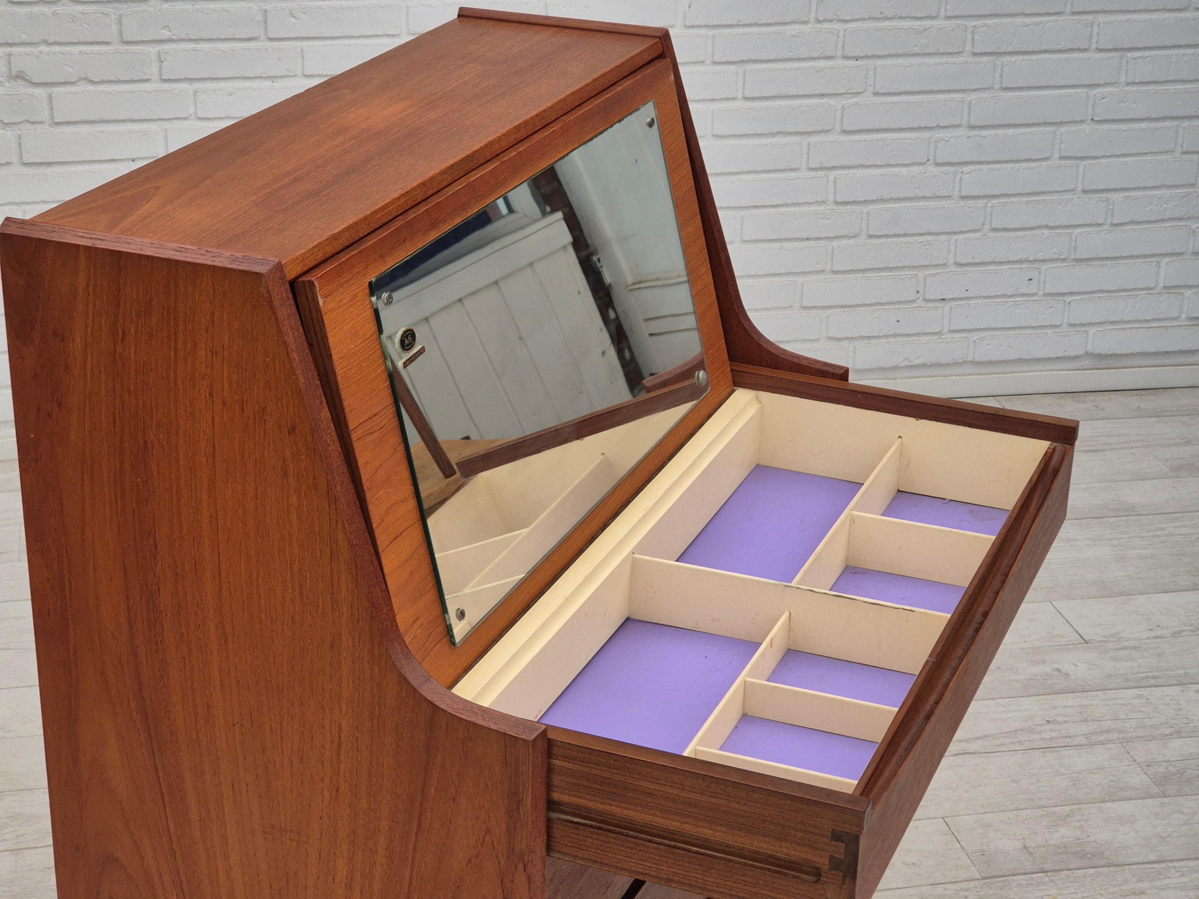 1960s, Danish chest of drawers, original condition, foldable mirror, solid teak. For Sale 5